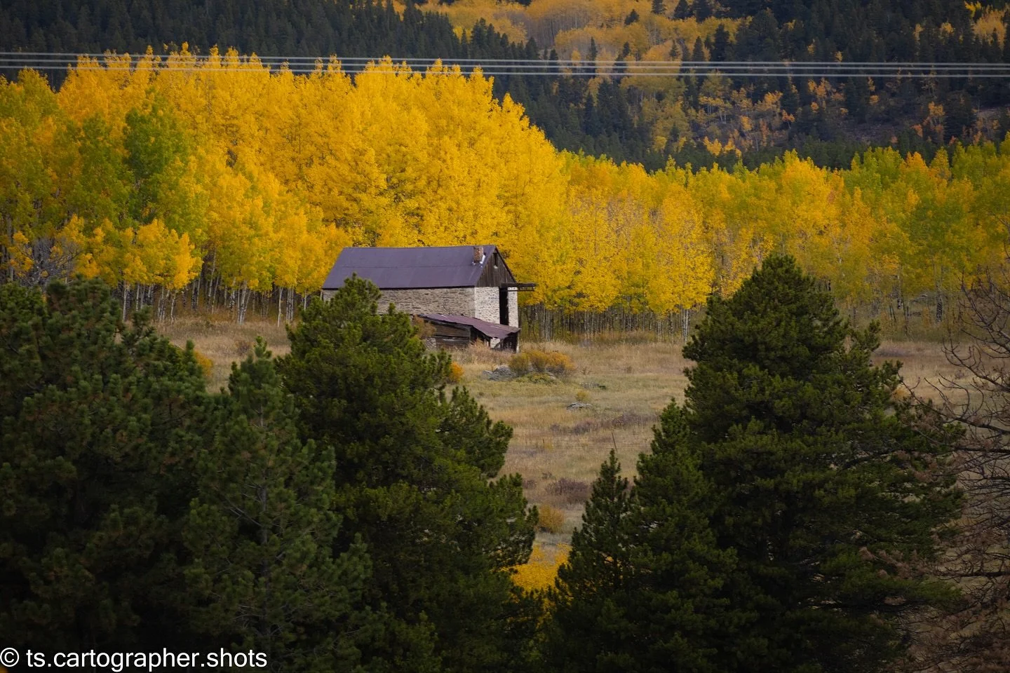 The leaves are a-changin&rsquo;

📸 - Canon EOS R50
🔎 - Canon RF-S 55-210 f5-7.1 IS STM

📸 - Canon AT-1
🎞️ - Fujifilm 400
🔎 - Canon FD 50mm f/1.8 - f/16

#denver #centralcitycolorado #colorado #rockymountains #landscapes #photography #filmphotogr