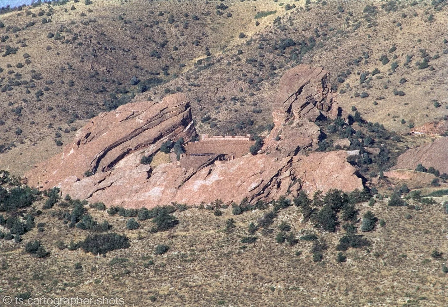 The foothills are calling

📸 - Canon AT-1
🎞️ - Harman Phoenix II 200
🔎 - Kalimar FD 60-300mm f/4 - f/22

#denver #colorado #35mmfilm #harmanfilms #harmanphoenixii #harmanphoenix200 #photography #filmphotography #foothills #redrocks #landscapephoto