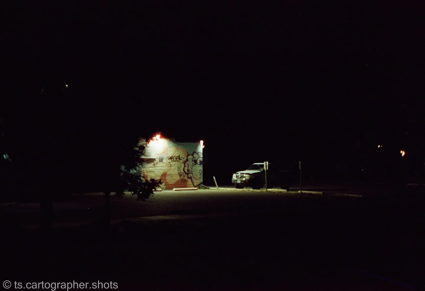 More scenes at night&hellip;. 

📸 - Canon AT-1
🎞️ - CineStill 800T
🔎 - Canon FD 50mm f/1.8 - f/16

#denver #colorado #35mmfilm #cinestillfilm #cinestill800 #photography #filmphotography