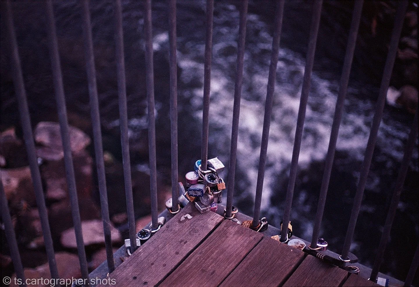 Locks, rivers, and sunsets 🌅 

📸 - Canon AT-1
🎞️ - Kodak Portra 800
🔎 - Canon FD 50mm f/1.8 - f/16

#denver #colorado #filmphotography #35mmfilm #kodakportra800 #photography #platteriver