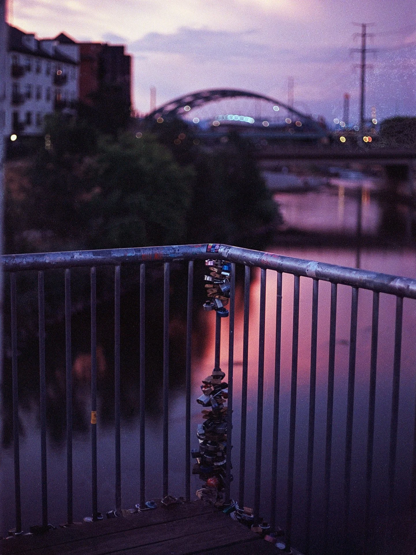 Just a moment in time, with you ❤️

📸 - Canon AT-1
🎞️ - Kodak Portra 800
🔎 - Canon FD 50mm f/1.8 - f/16

#denver #colorado #filmphotography #35mmfilm #kodakportra800 #photography #platteriver