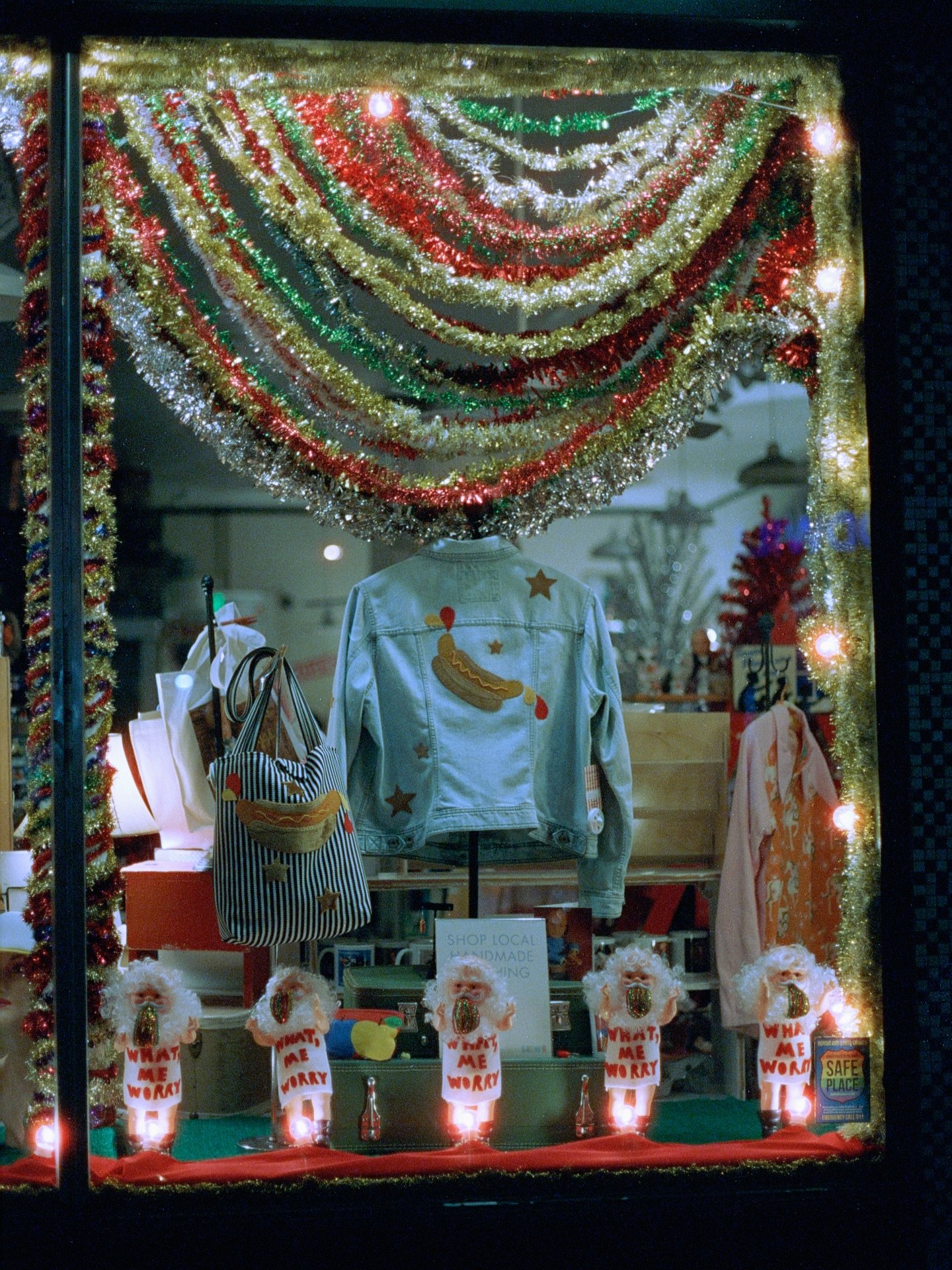 Denver night adventures with #cinestill800T ☺️
More from a photo walk with @gail.satan 

🎞️ - Cinestill 800T
📸 - Canon AT-1
🔎 - Canon FD 50mm f/1.8 - f/16

#denver #photography #filmphotography #cinestill800t #colorado #canon