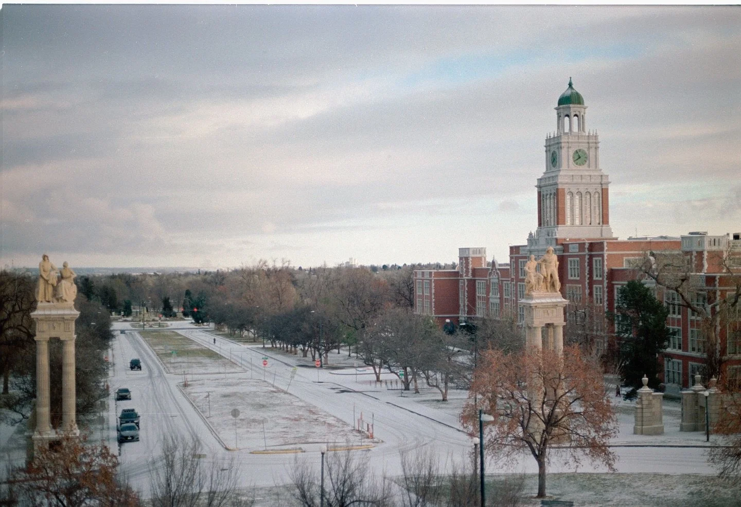 All this warm weather lately has me thinking about our last snowfall&hellip; it feels like it&rsquo;s been forever!

🎞️ - Kodak Kodachrome 200
📸 - Canon AT-1
🔎 - Canon FD 50mm f/1.8 - f/16

#filmphotography #denver #winterincolorado #photography #