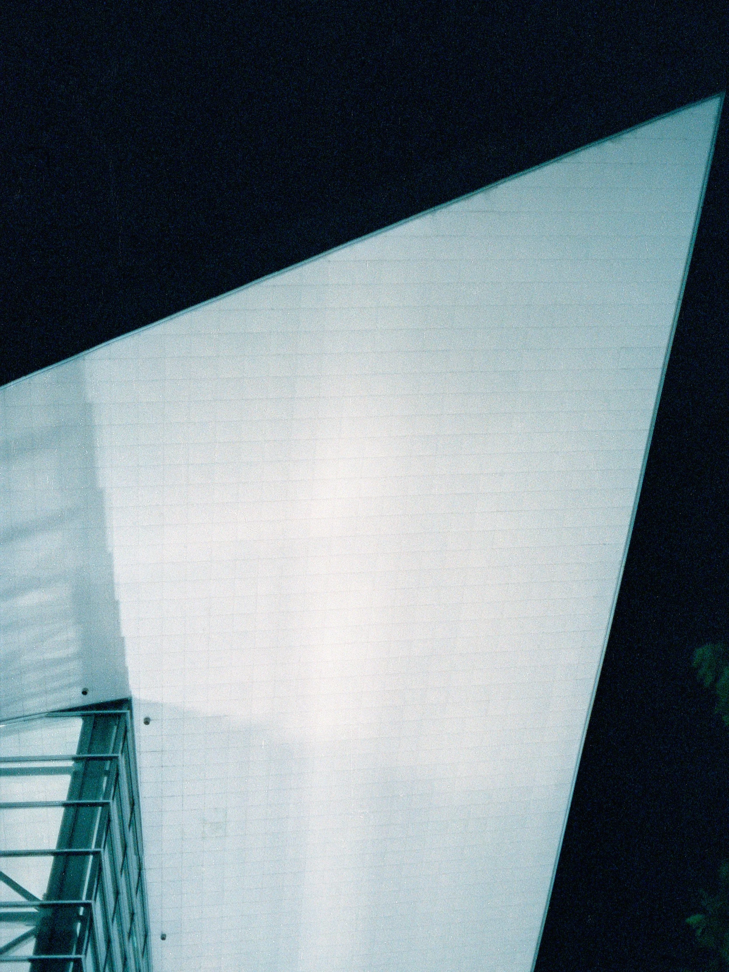 Just a nice evening stroll downtown with @inarafright_official 😋

🎞️ - Cinestill 800T
📸 - Canon AT-1
🔎 - Canon FD 50mm f/1.4 - f/22

#denver #cinestill800t #coloradoconventioncenter #filmphotography #rtddenver