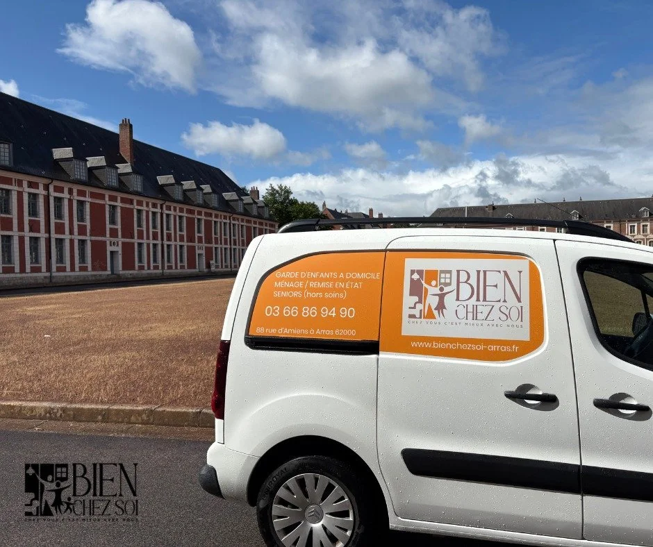 🚗✨ Tadam ! La voici enfin !

Notre v&eacute;hicule vient de recevoir son tout nouveau look aux couleurs de Bien Chez Soi et nous sommes ravis de vous le d&eacute;voiler ! 🎉
Impossible de la manquer d&eacute;sormais ! 👀

Plus qu'une simple voiture,