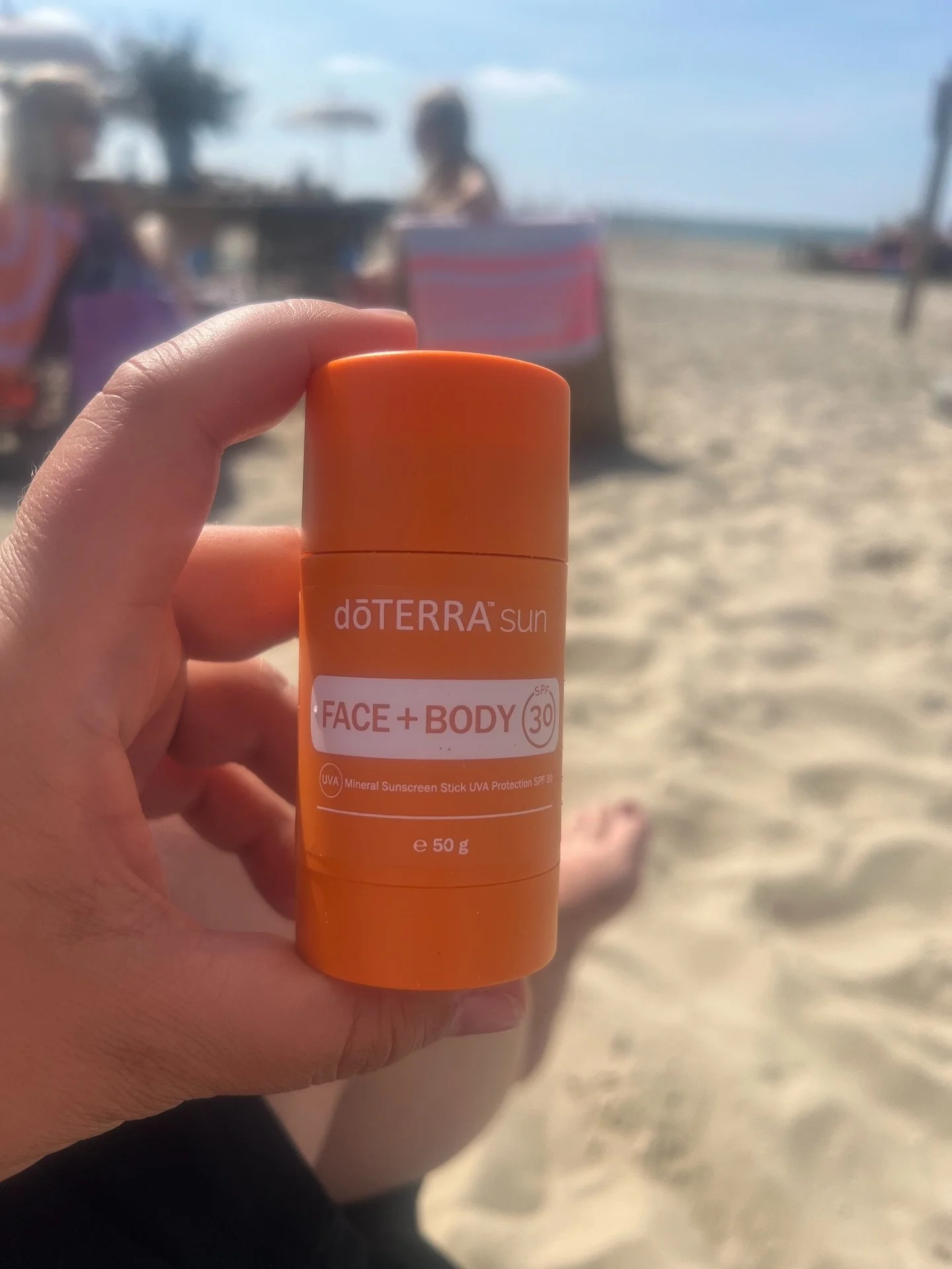 ☀️ Sonne tanken &ndash; ohne Kompromisse.

Mein Sommer-Must-have: der dōTERRA Sun Face + Body Stick SPF 30.
🌿 Mineralisch.
🧡 Ohne chemische Filter.
💧 Pflegend &amp; super praktisch f&uuml;r unterwegs.

Perfekt f&uuml;r sensible Haut, Gesicht &amp;