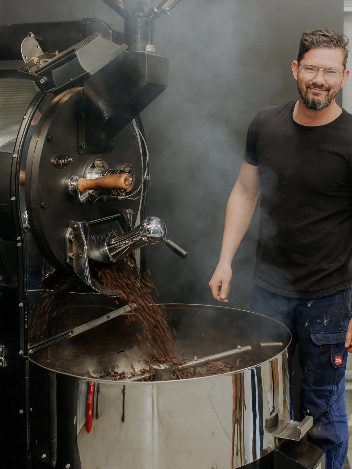 Merry Christmas from all of us at High Country Roasters 🎄
Thank you for supporting our small business this year and for letting our coffee be part of your mornings, slow moments, and holiday tables. We&rsquo;re so grateful 🤎☕

#smallbusinessmelbour