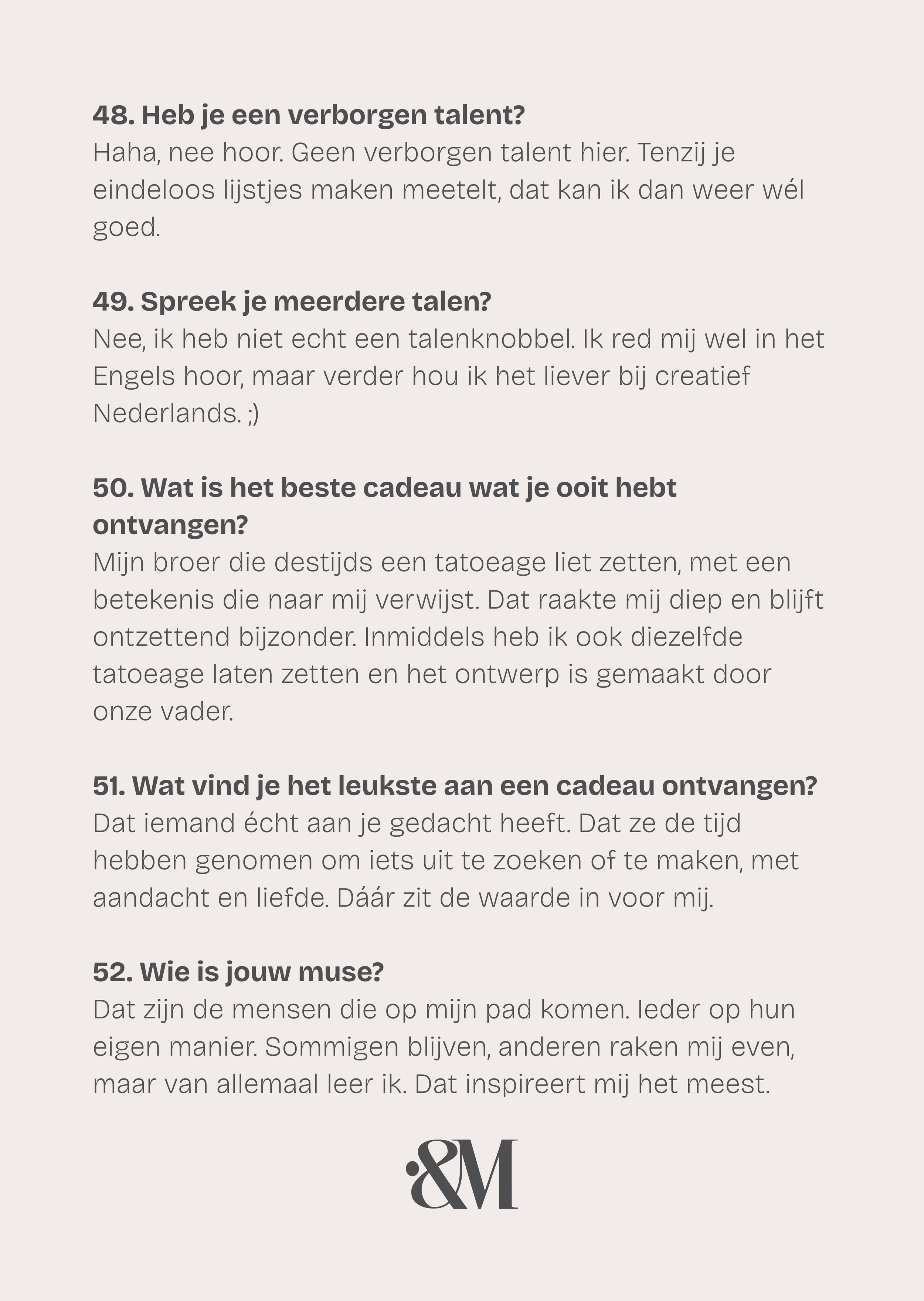 Tekst met vragen en antwoorden over verborgen talenten, talen spreken, cadeaus, inspiratie, en muse. Onderdeel van een vragenlijst of interview met het logo van Indexandmore onderaan.