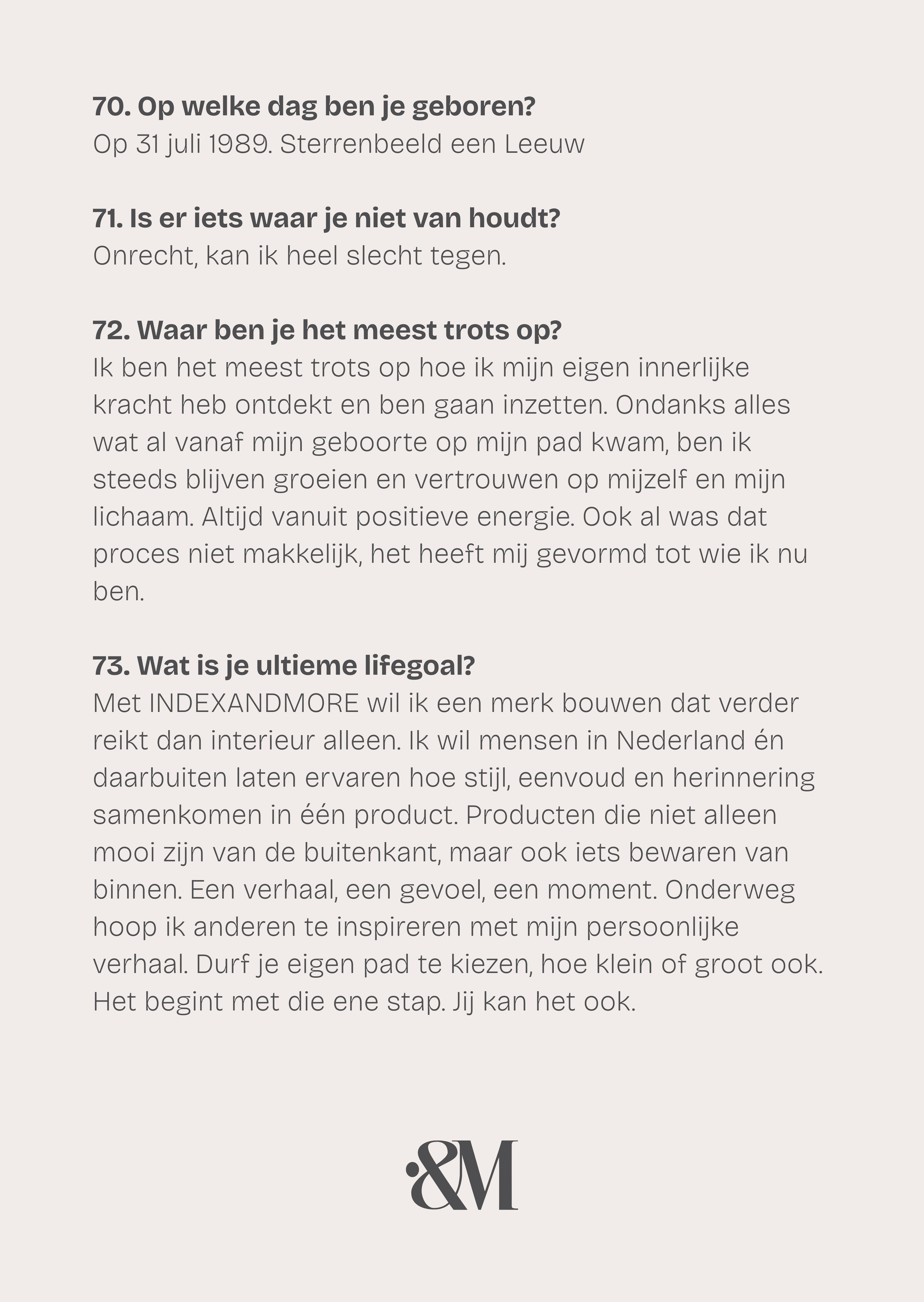 Vraag en antwoord op een interview in het Nederlands, met vragen over geboorte, interesses, persoonlijke trots en levensdoel, met een logo Indexandmore onderaan.