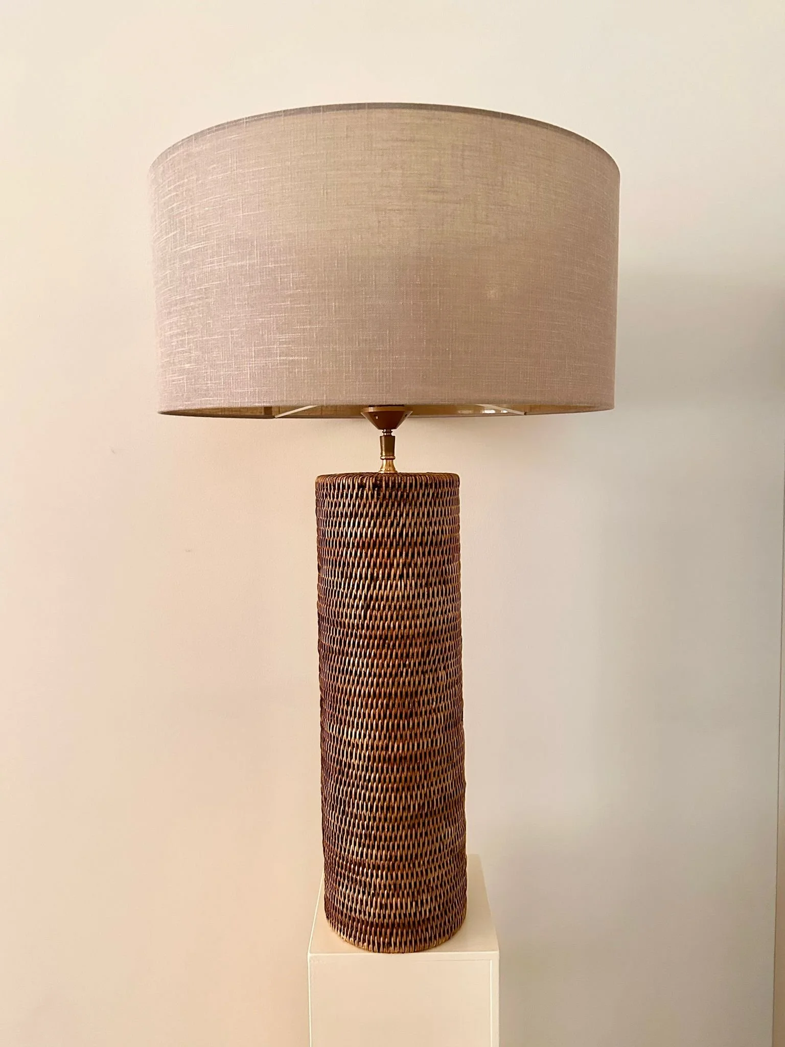 HOGE ROTAN LAMP