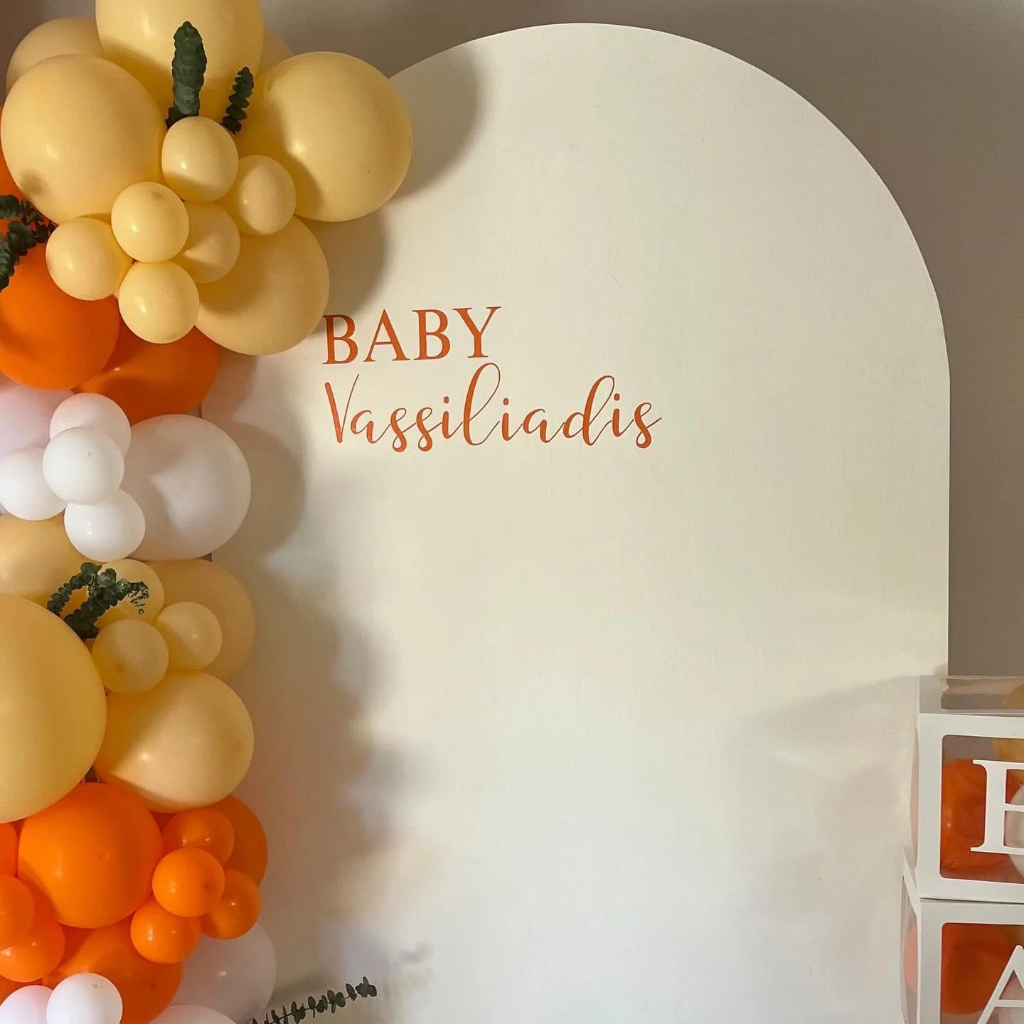 BABY VASSILIADIS in tangerine 🧡
Vinyl lettering by me! Custom names available for hire as signs or as a standalone sticker order.

#partyhireadelaide #adelaidepartyhire #adelaidepartysupplies 

Sign and balloons by client.