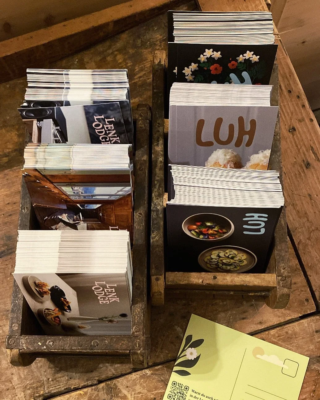 Wir haben neue Postkarten f&uuml;r Gr&uuml;sse aus der Lenk Lodge. Oder einen Liebesbrief?