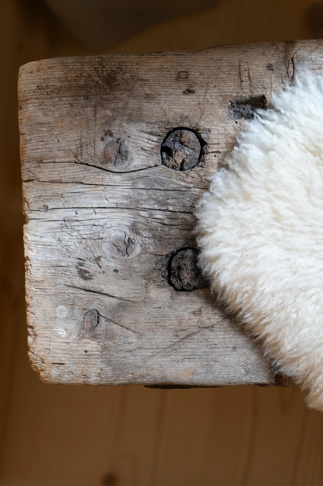cozy autumn vibes... #hotelapartments #boutiquehotel #swisshotel #mountainescape #timeoff #mountainretreat #ferieninderschweiz #slowdownhotels #swissalps #lenk #simmental #berneroberland #travelswitzerland #takemetherenow #switzerland @enoteka.wildwi