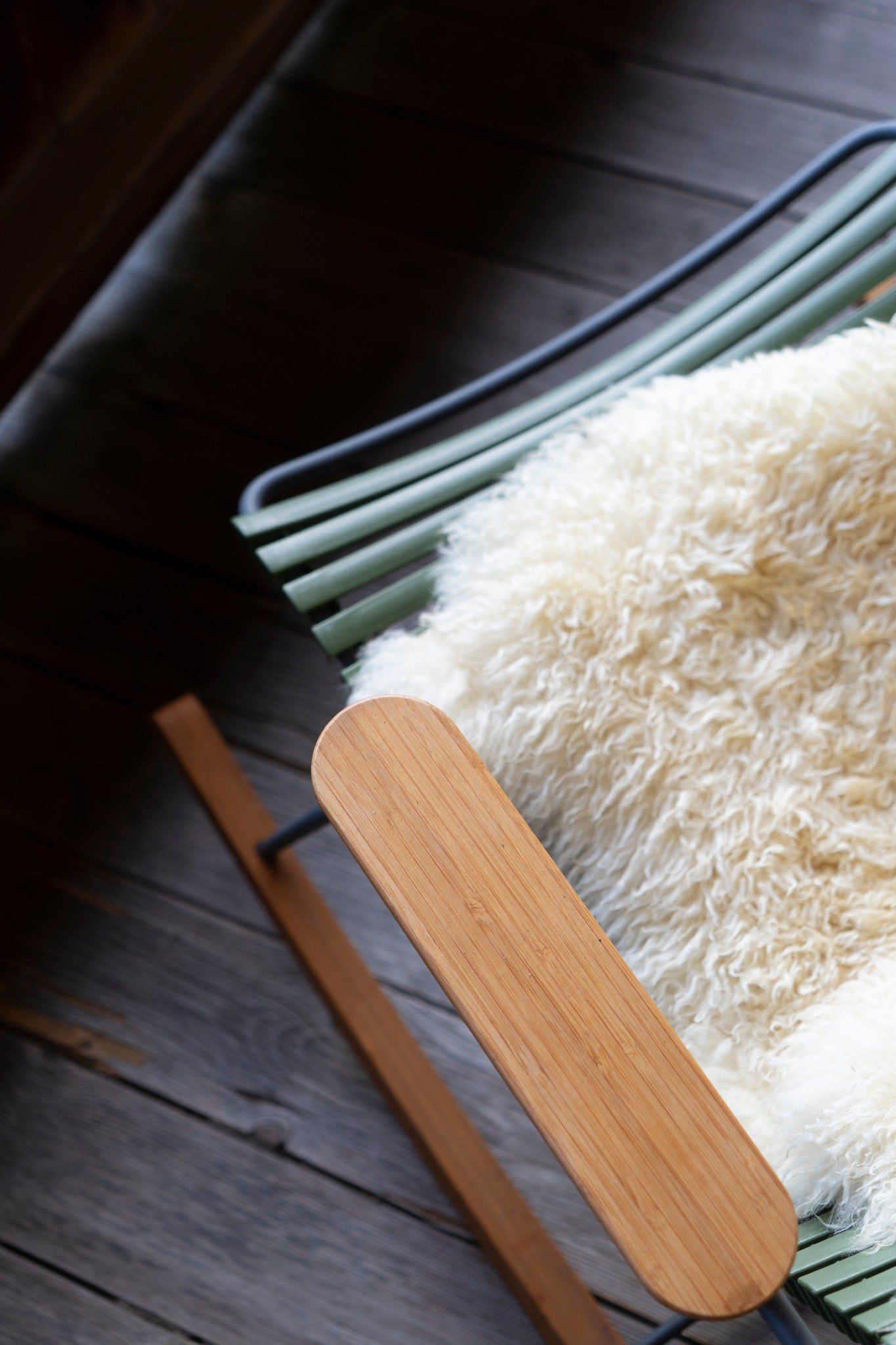 Winter calm with a view🌄❄🕯

#wintercalm #mountainview #lenklodge #lenklodgelife #alpineliving #cozyvibes #wintermood #balconymoments #slowdown #swissalps #madeinswitzerland #winterdays #momentsofcalm #lenksimmentaltourismus