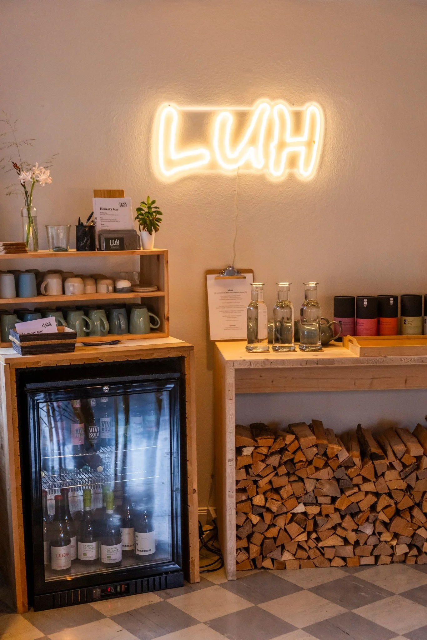 Bald geht es wieder los!
Wir sind mit dem Restaurant LUH ab dem 26.12. wieder f&uuml;r euch da.

#luh #restaurantluh #lenklodge #opensoon #winterseason #alpengenuss #cozydining #swissalps #lenk #goodfoodgoodmood #wintervibes