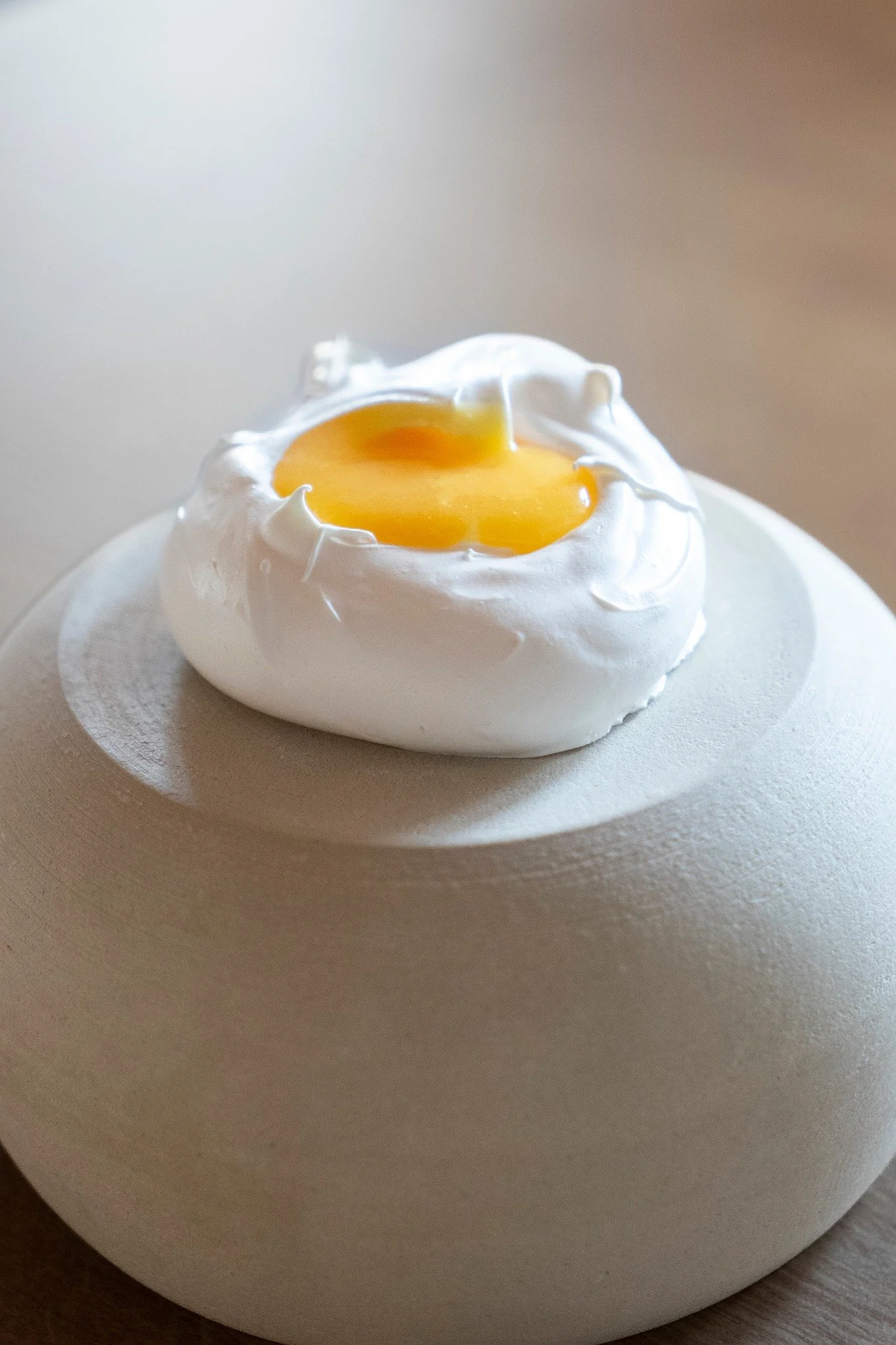 Auf unserem aktuellen Men&uuml;: Tadaaa, Spiegelei!
Kleiner Scherz... es ist eine Pavlova mit Lemoncurd🍋😄