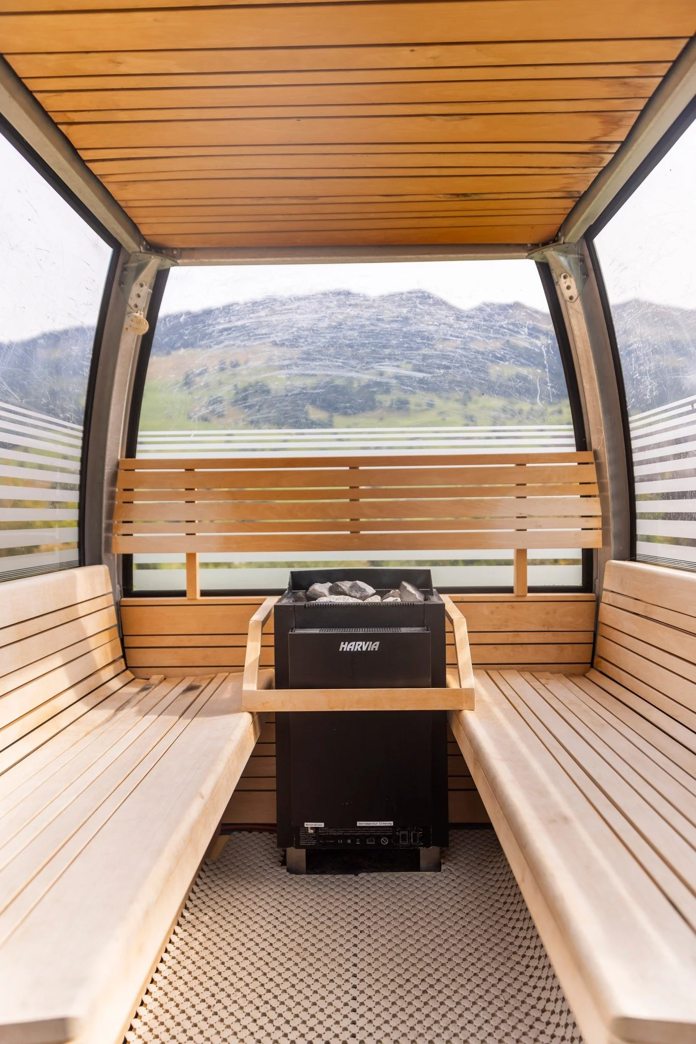 Sch&ouml;nes Schwitzen mit Alpin-Vibes in unserer Gondelsauna! 🧖&zwj;♀️

#special #erlebnis #probiersaus