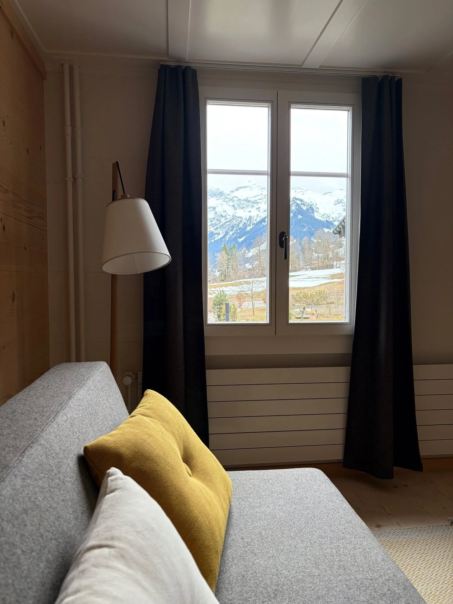 Stay in, the view is enough.

#stayintheview #mountainescape #slowliving #swissalps