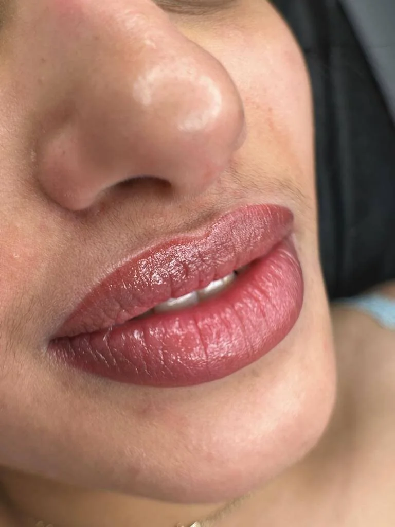 Profesionálne líčenie a permanentný make-up pier a starostlivosť o pleť v kozmetickom salóne Olyva Beauty Bratislava.