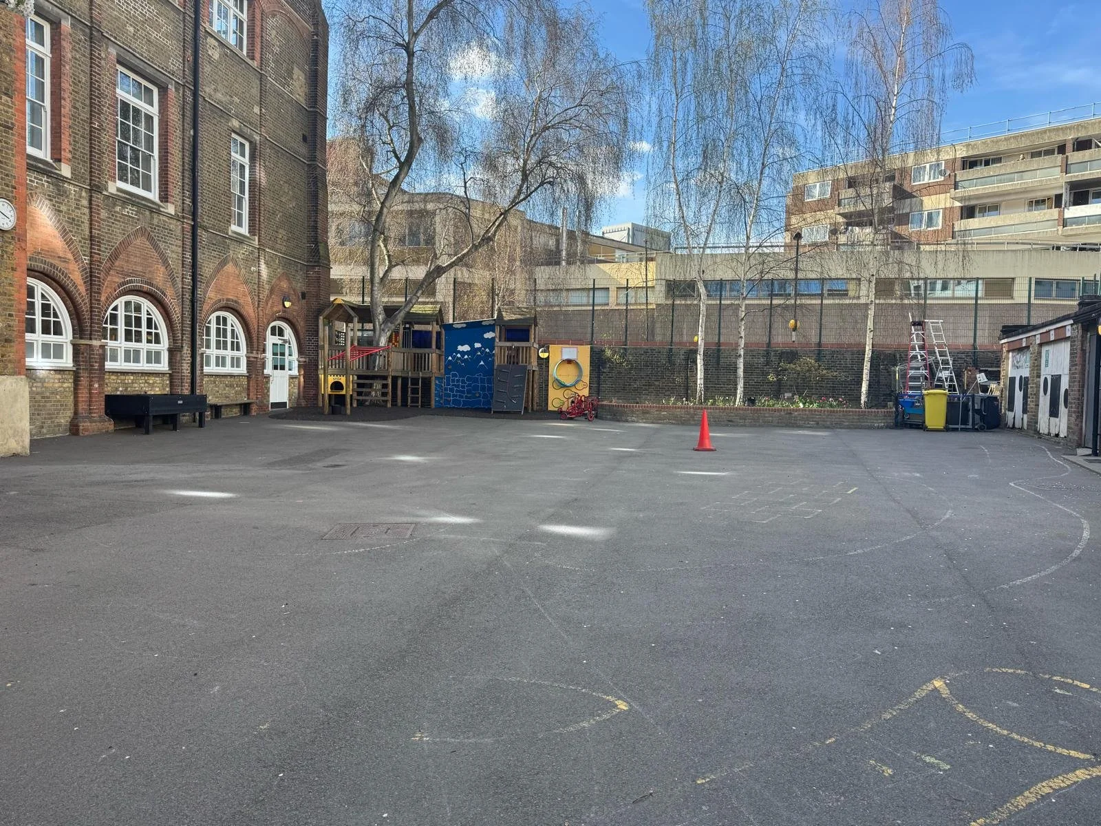 Permablitz at Collège Français Bilingue de Londres, the Kentish Town Bilingual school
