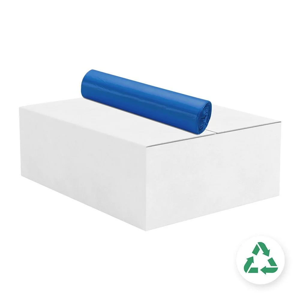 Weiße Versandbox mit blauer Plastiktüte auf der Oberseite, recyclingfähig