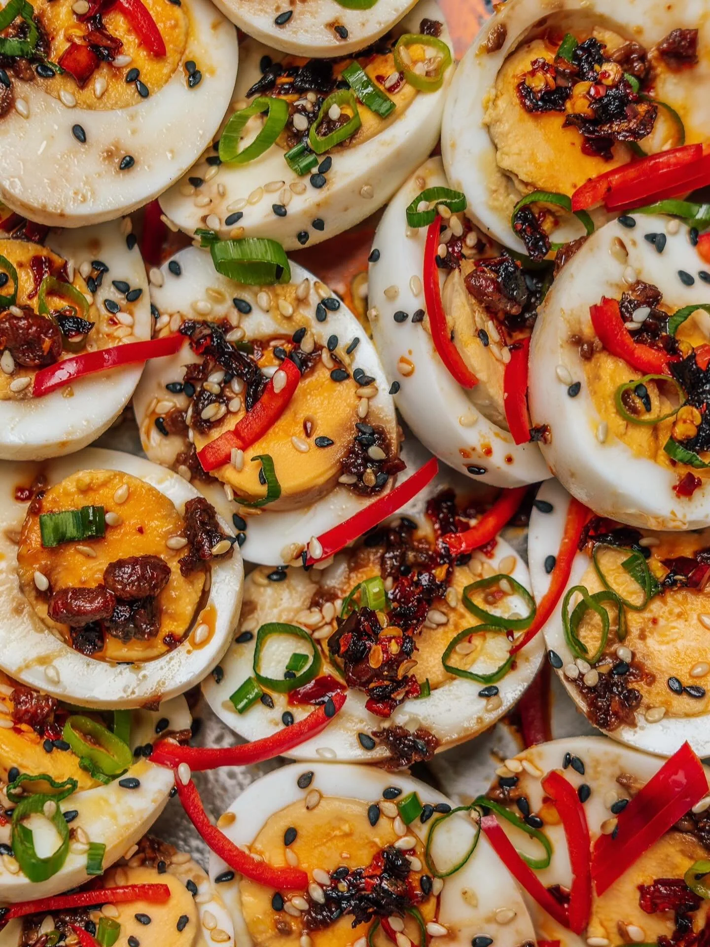 It&rsquo;s 4 o&rsquo;clock. You&rsquo;ve earned some fuel. 🍳
Our Go Eggy signature tray features our colourful miso organic eggs: protein-packed, flavour-loaded, and straight from our local farms. We&rsquo;re open till 7. 💚

#GreensAndBeans #Holbor