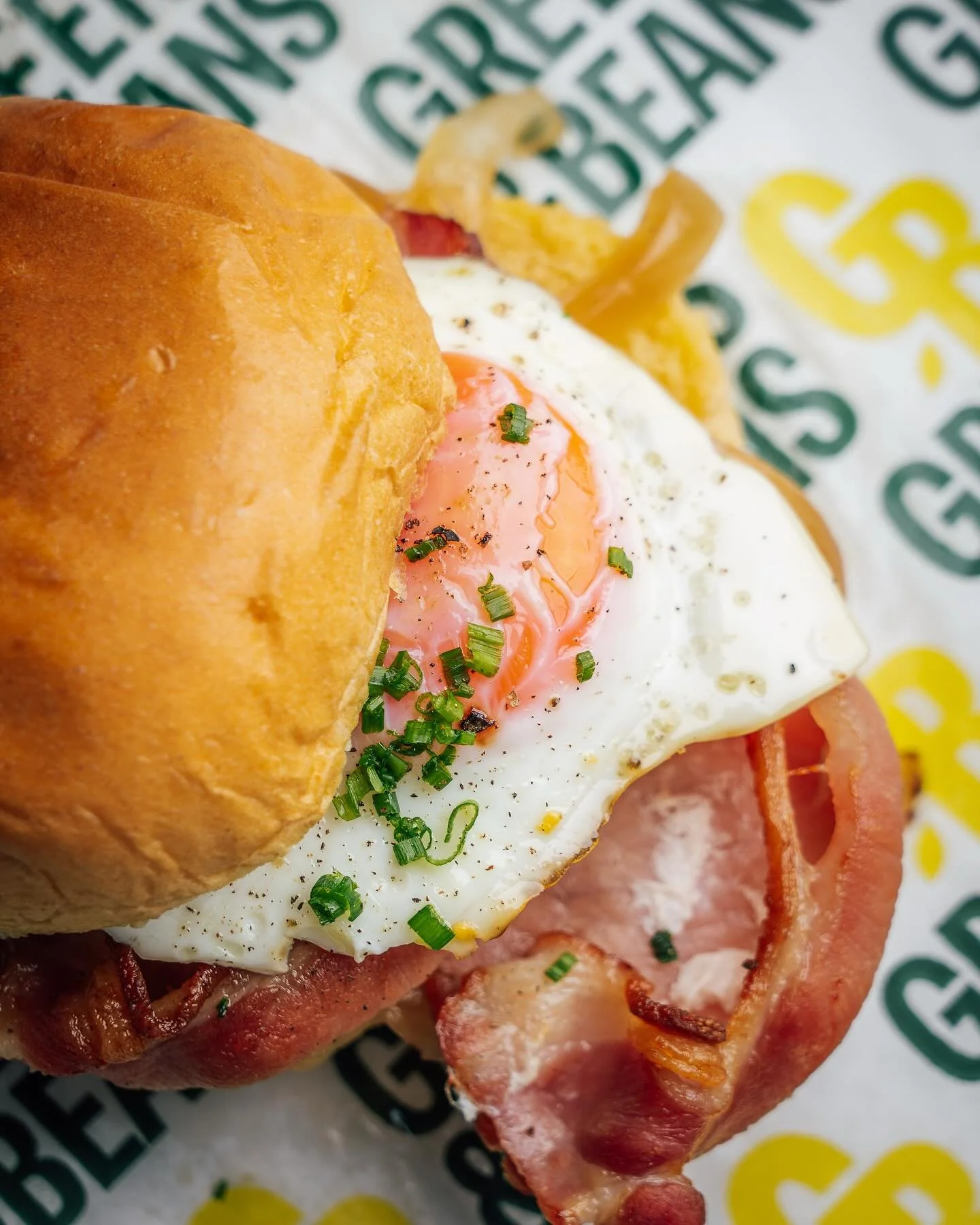 Morning fuel, sorted. 🍳
Our breakfast buns are built fresh daily. 
Free-range eggs, bold flavour, zero faff.
Veggie or vegan? We&rsquo;ve got you too. 💚

#GreensAndBeans #HolbornEats #BreakfastDoneRight #FeelGoodFuel #LondonFoodies #MuseumStreet