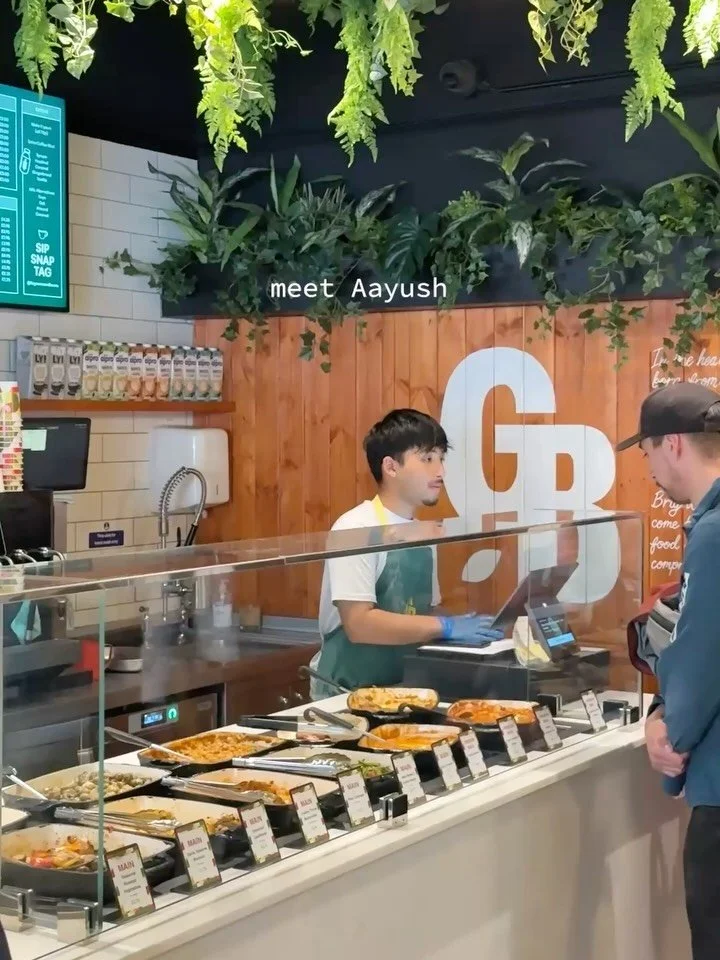 Meet Aayush😎

Serving customers with a smile on his face, building custom salads and making some of the best Matcha in London!🍵

#greensandbeans #holborn