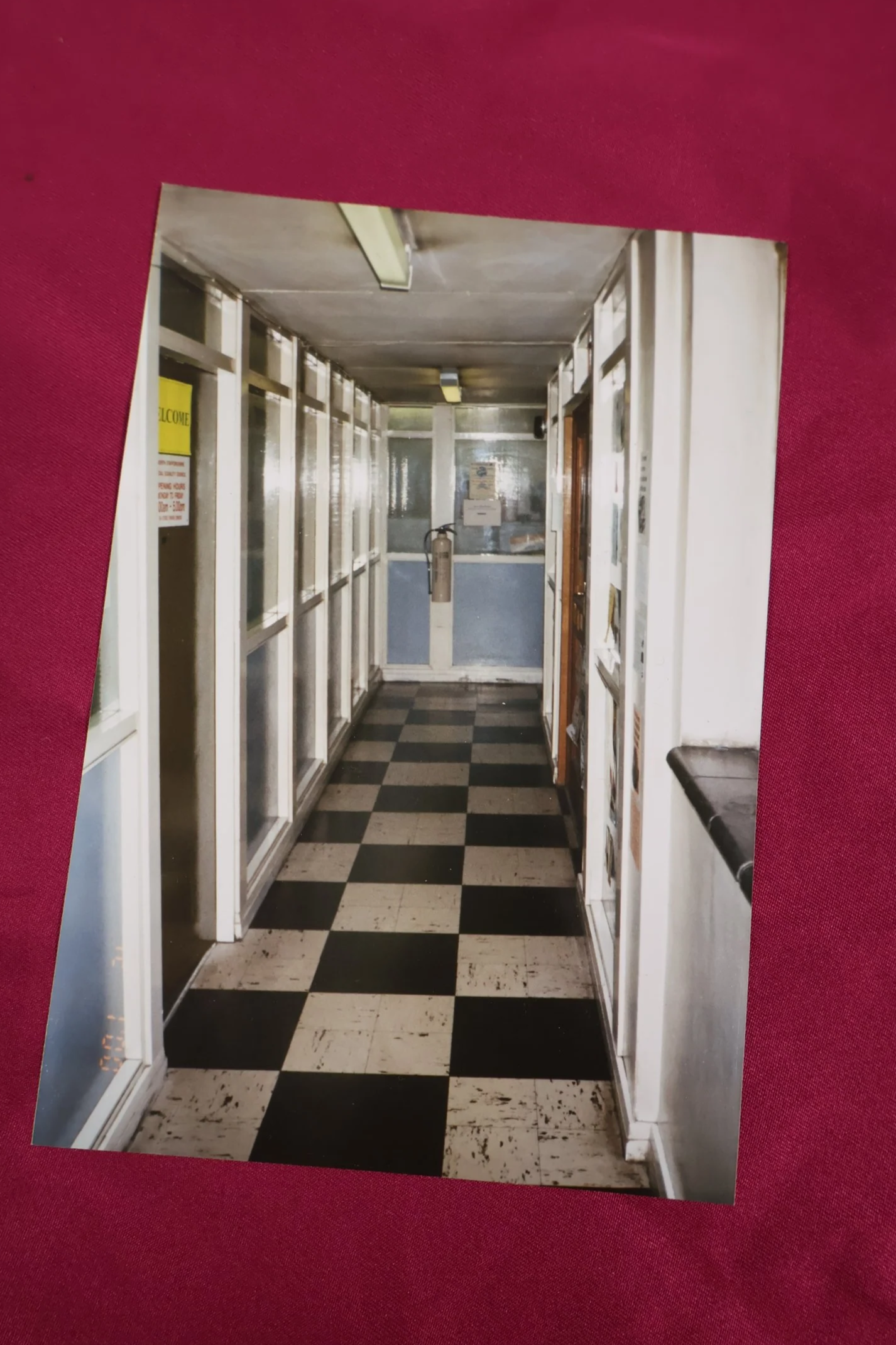Access+Corridor+to+our+offices%2C+Tontine+Buildings%2C+January+2000.JPG+%281%29.png