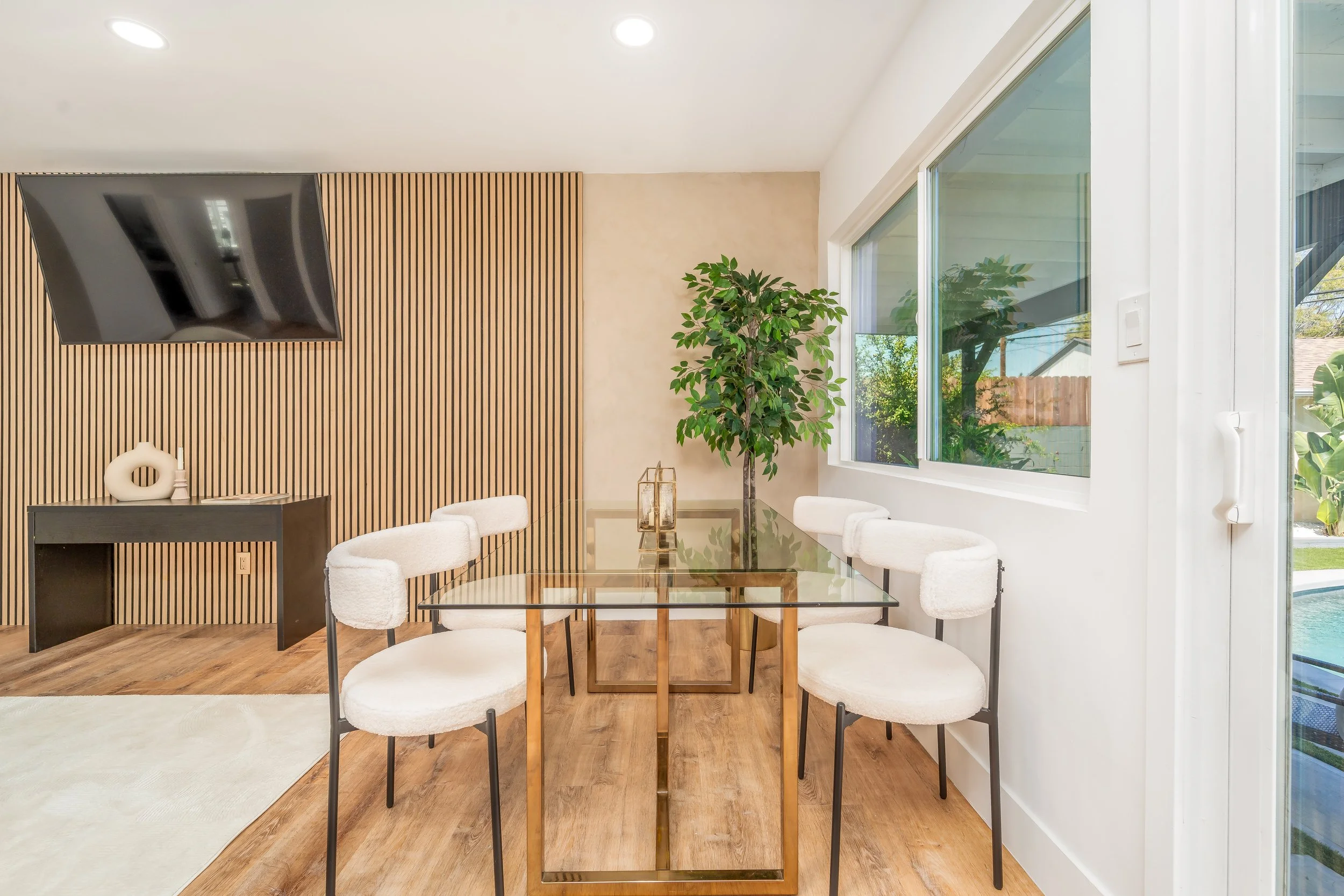 19343 Friar St  17.jpg