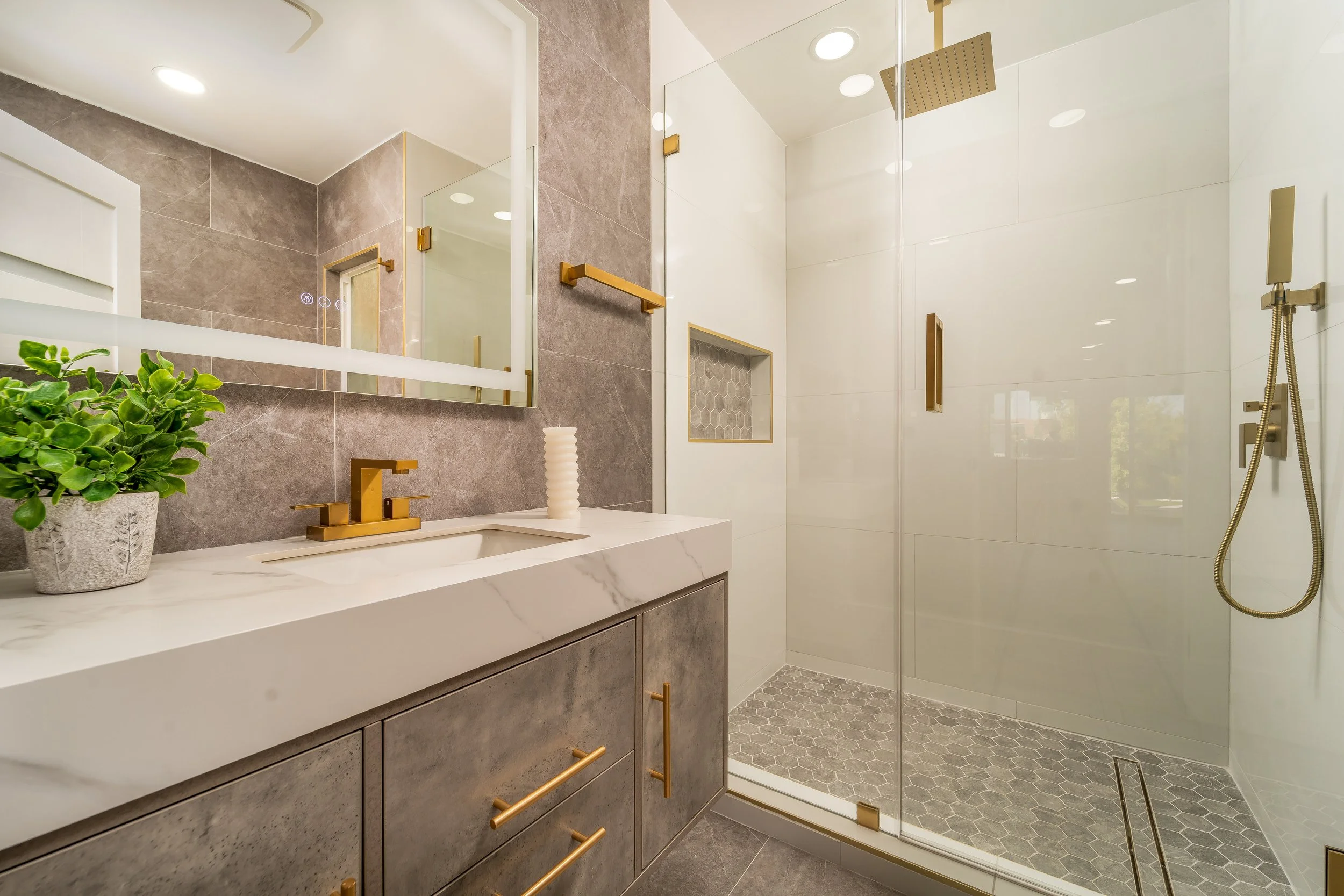 19343 Friar St  21.jpg