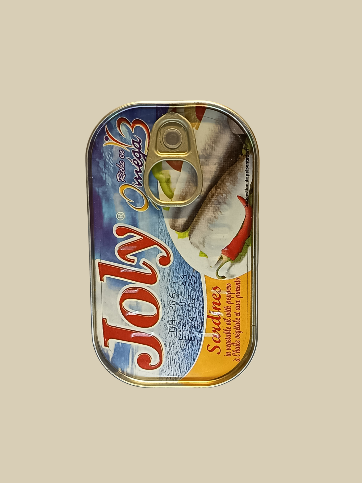 Boîte de sardines à l'huile avec du piment, saveur à la tomate.