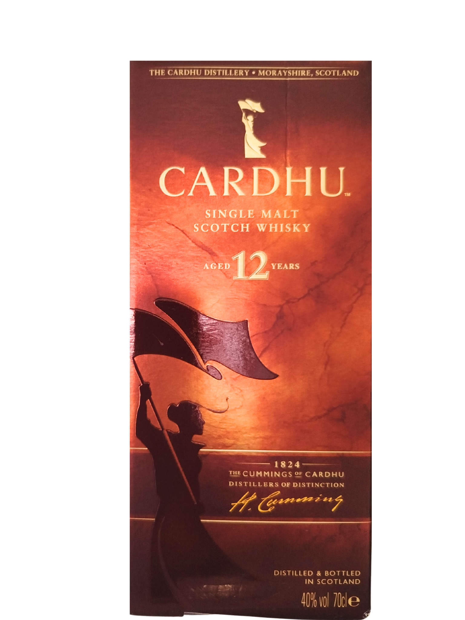 Étiquette de whisky écossais, rouge avec silhouette d'une femme avec un parapluie, mentionnant 'Cardhu Single Malt Scotch Whisky, 12 ans, distillé en Écosse, signé H. Cumming'.