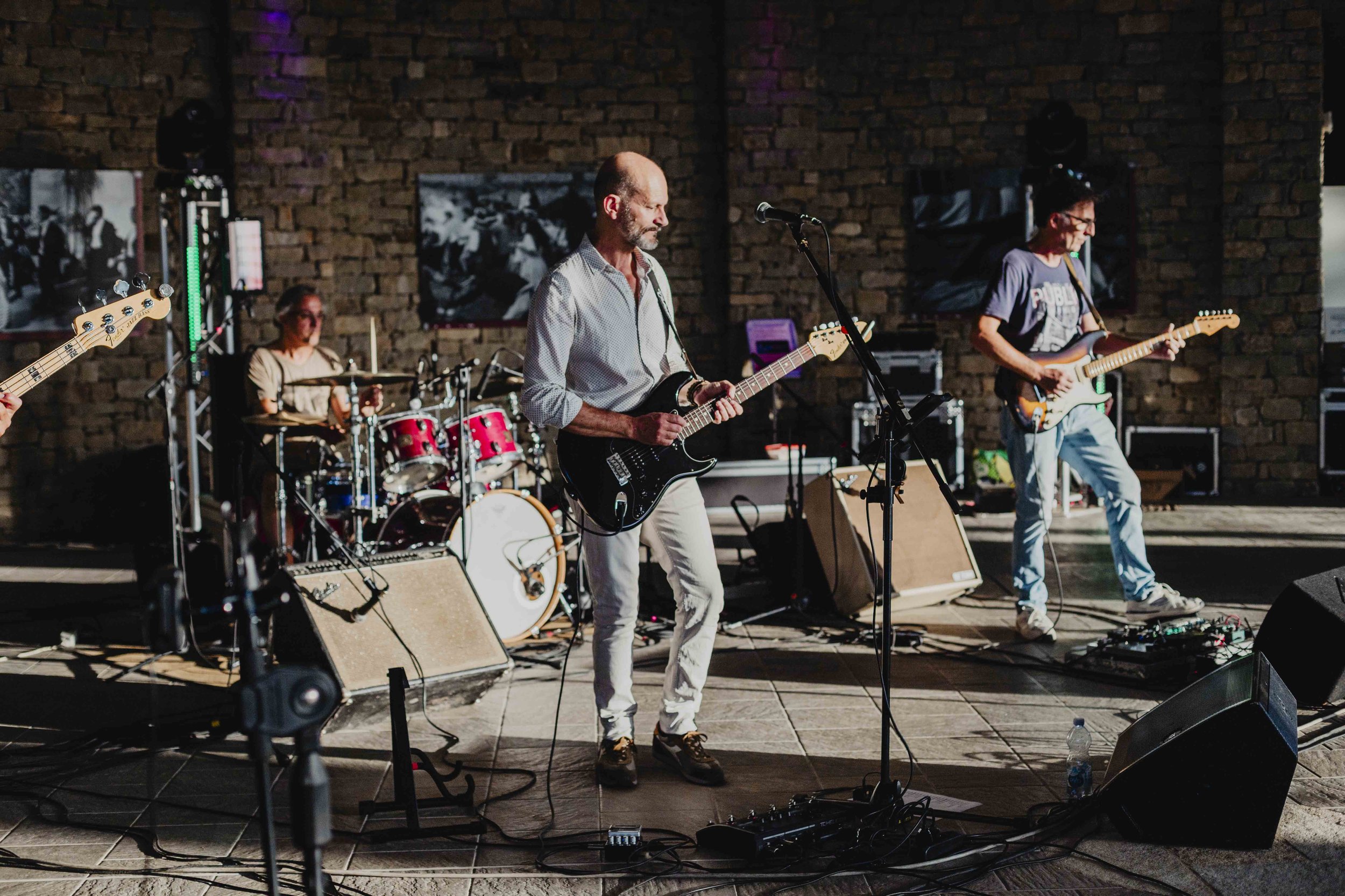 Band Kinder Police durante il live rock a ECOFestival in Alta Langa