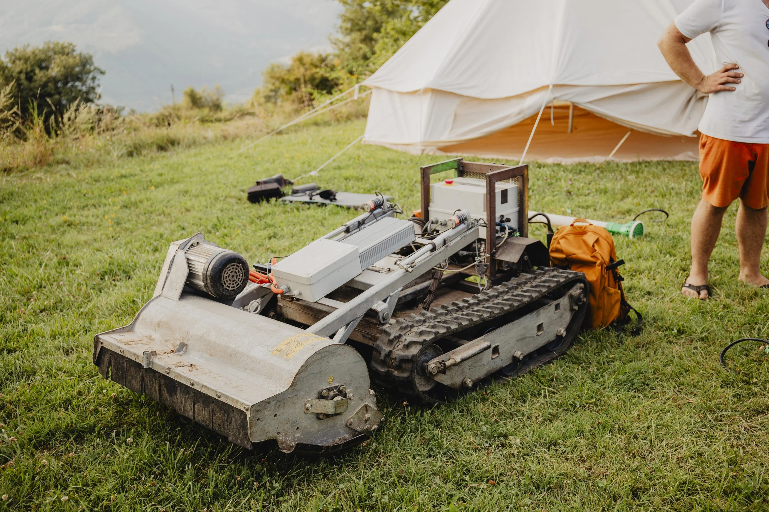 Future Builders - APS — Test di robot agricoli e decespugliatori elettrici