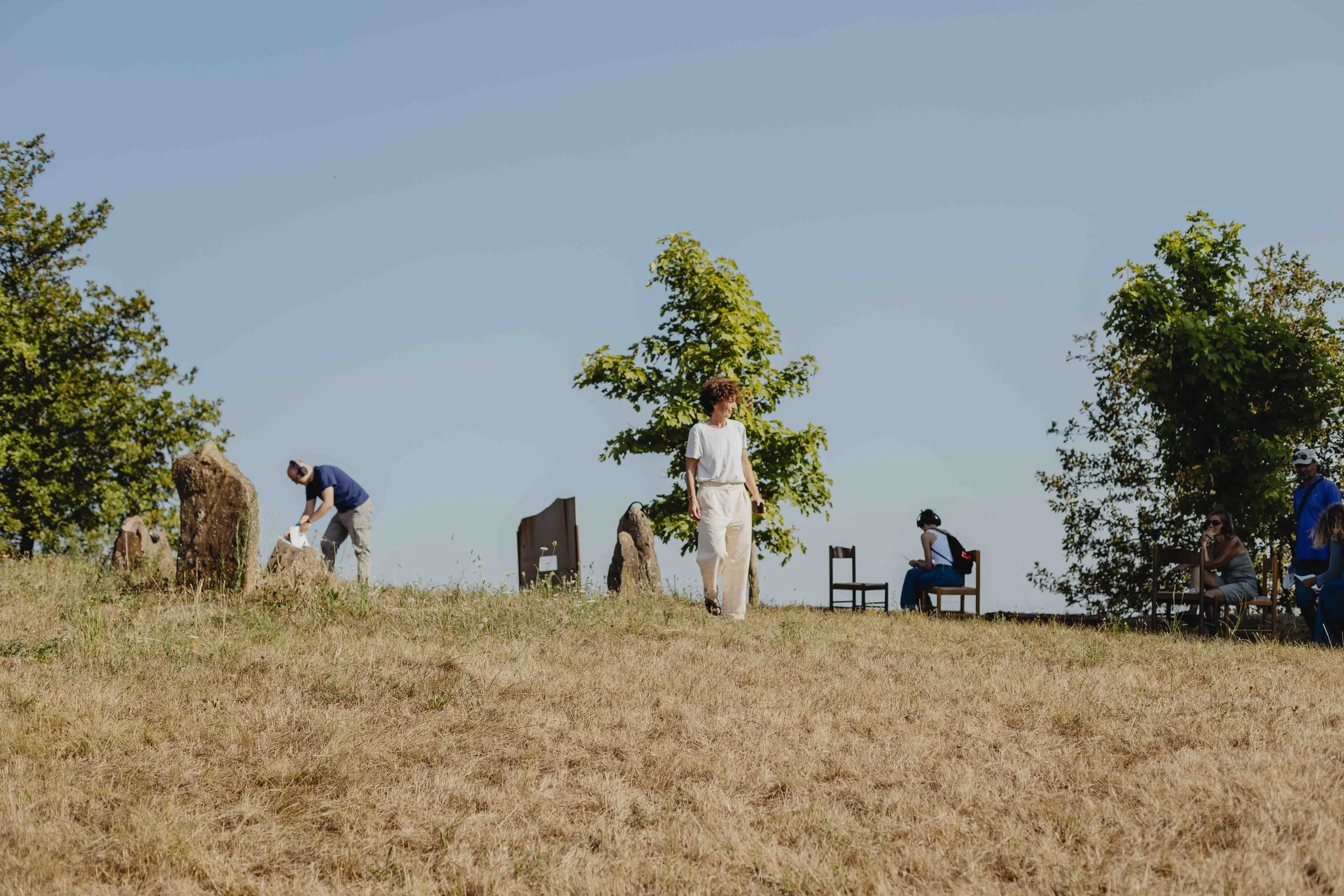 Partecipanti al workshop “Pensare come il suolo” di Elena Pugliese durante ECOFestival in Alta Langa