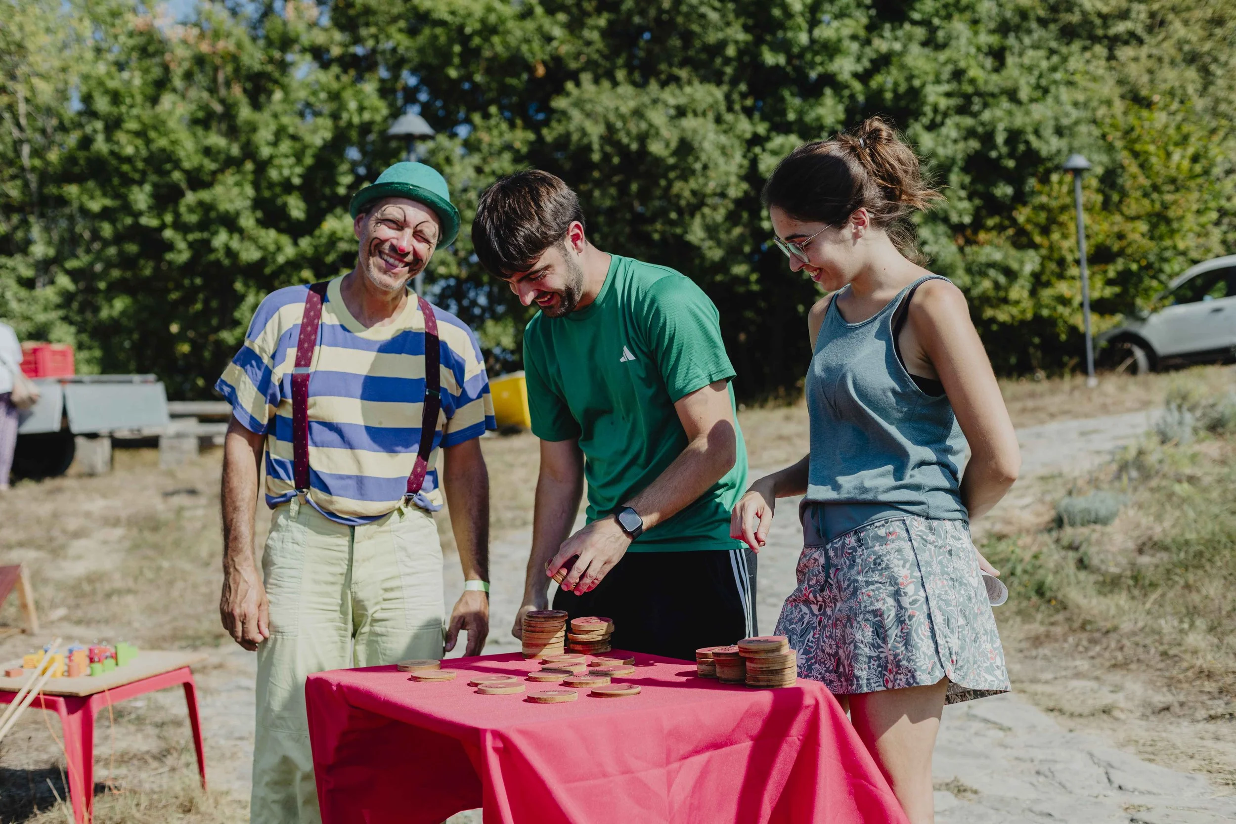 Gioco in legno autocostruito con Marick Animazione durante ECOFestival a Bergolo
