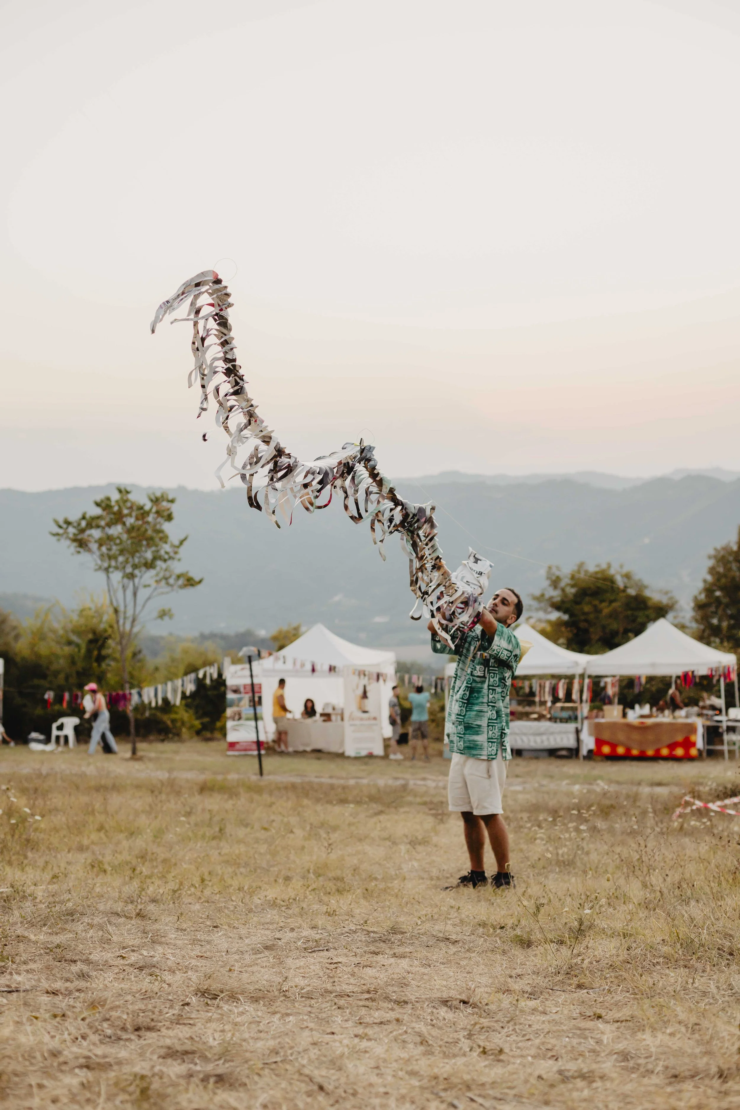 Intervento di arte relazionale di Stefano Fiorina durante ECOFestival a Bergolo