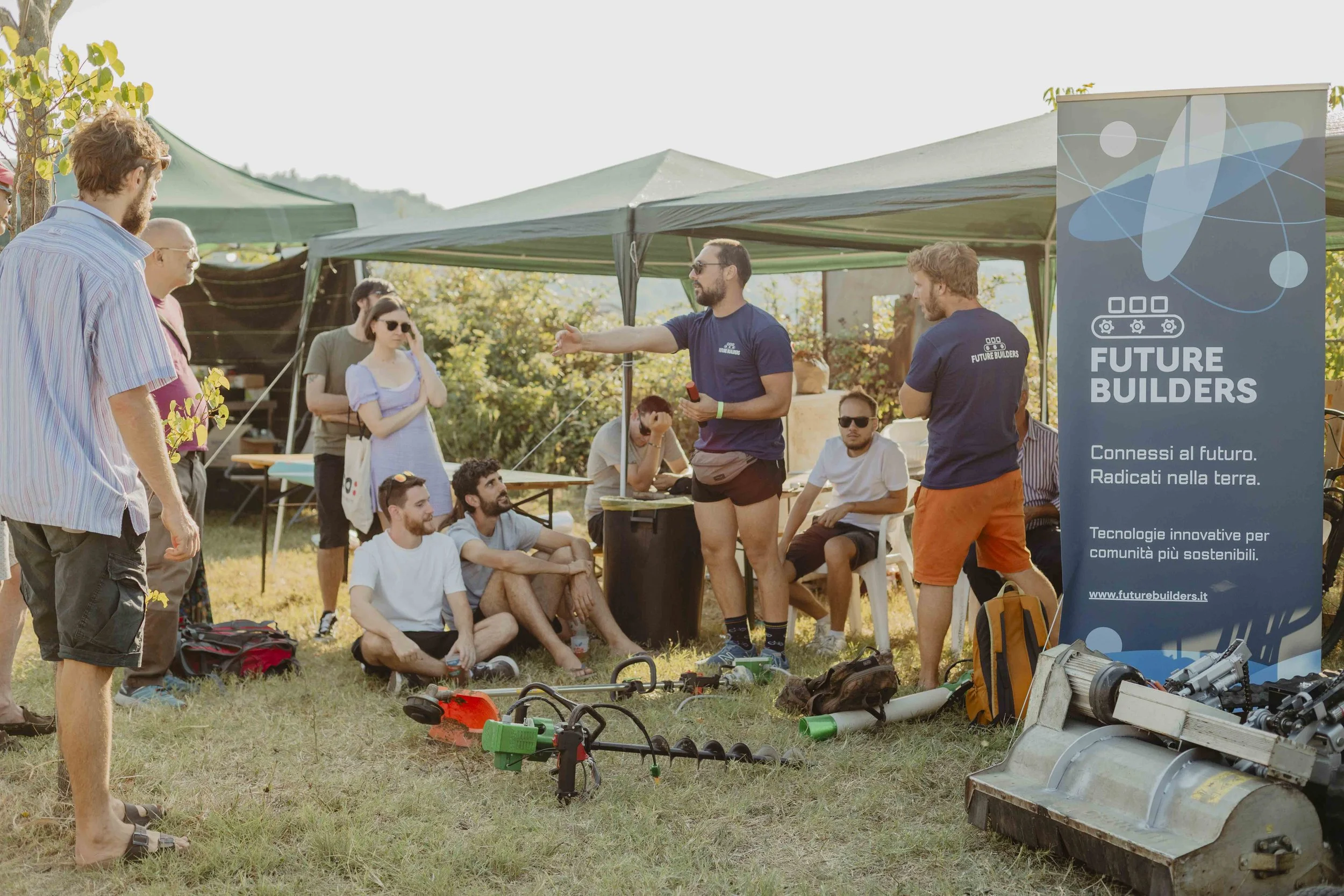 Stand interattivo di Future Builders con tecnologie per l’agricoltura sostenibile a ECOFestival di Bergolo