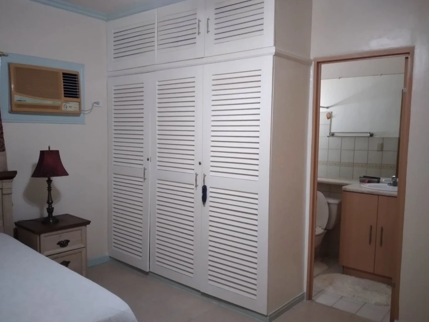 Owner's suite wardrobe and ensuite bathroom entrance