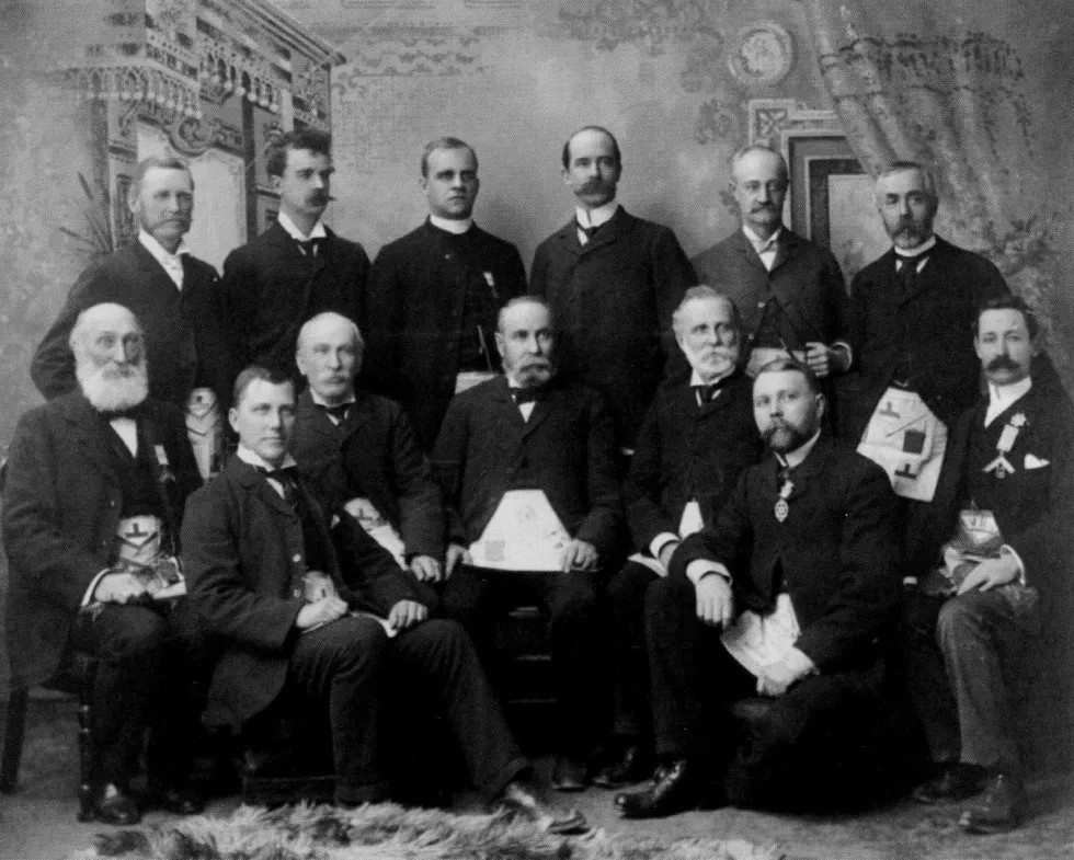 Old-photo-of-masonic-Past-Masters.png