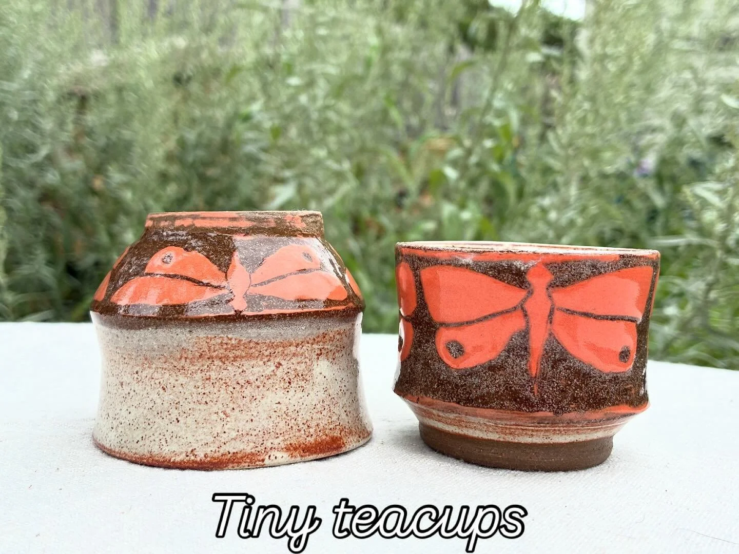 I was experimenting with mixing mason stains for the orange color. I love how it came out next to the folk white glaze!🤩

Emilykrikavaprintsandceramics.com

@emilykrikavaart

#butterflyteacup #sgraffitopottery