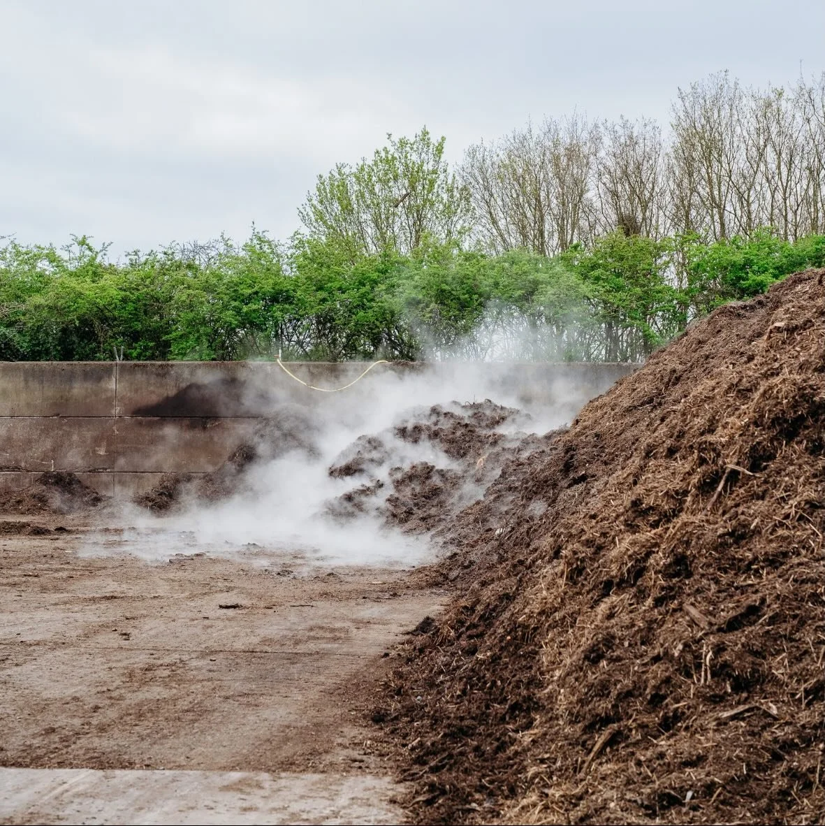 What actually makes compost&hellip; compost?

In the UK, high-quality compost isn&rsquo;t just &ldquo;organic waste left to break down&rdquo;.

It&rsquo;s produced to strict standards.

To be sold and used commercially, compost is typically made to P