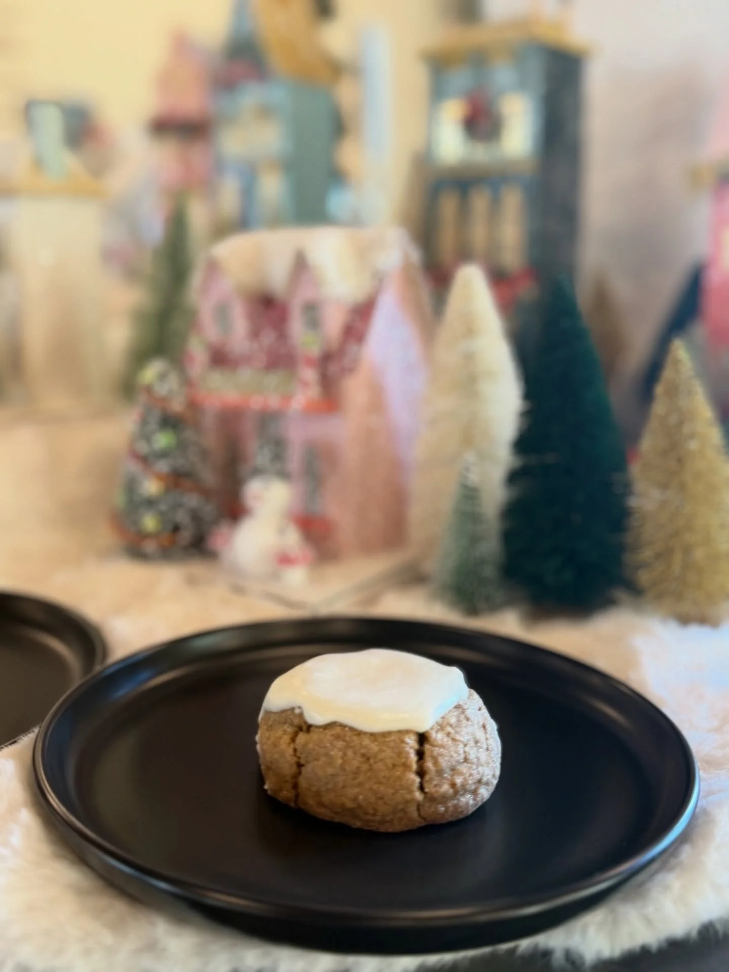 NEW PASTRY LINE UP😍 Created by @bakaricustom 

- Chai Gingerbread Cookie
- Chai Gingerbread Biscotti 
- Egg Nog Coffee Cake
- Lemon Blueberry Muffin 

Comment below which one you&rsquo;ve tried &amp; which one&rsquo;s your favorite!😍🫶🏼