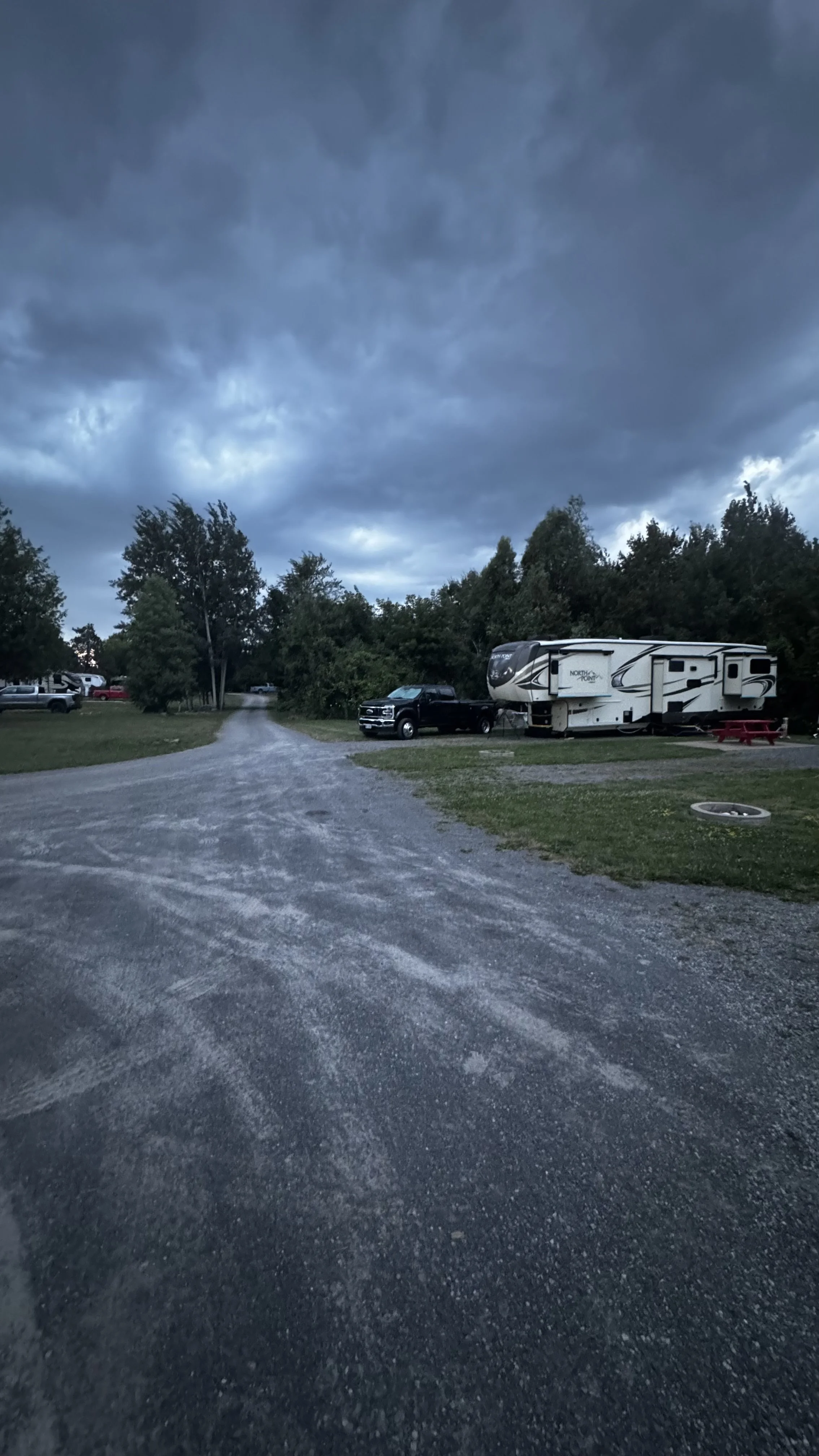 When RV Life Tests You: Broken Leaf Spring, Big Hearts, and Lessons on the Road