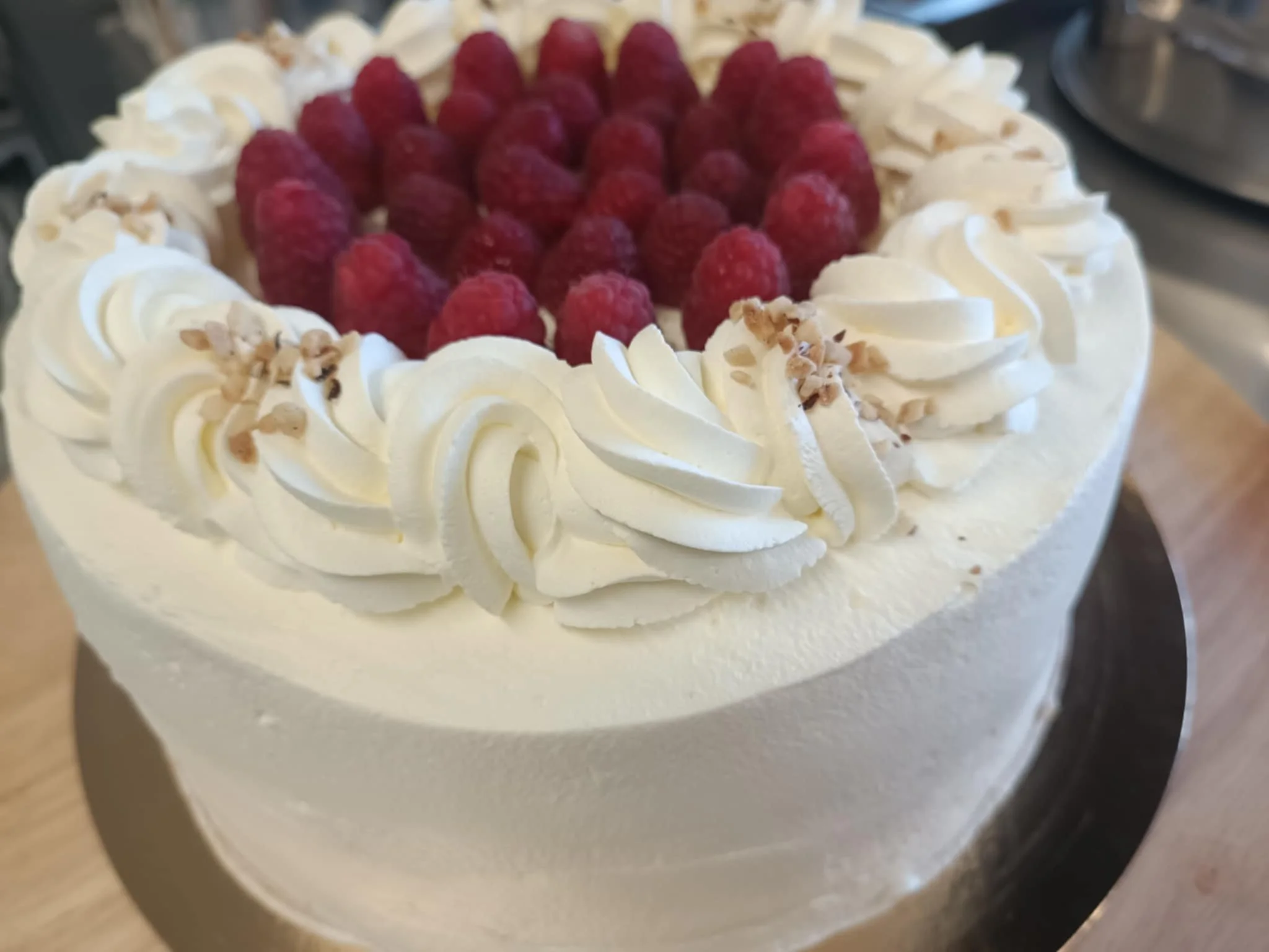 Täytekakku juhliin – Lounaskorin pitopalvelun konditoriatuote Lahdessa.jpeg