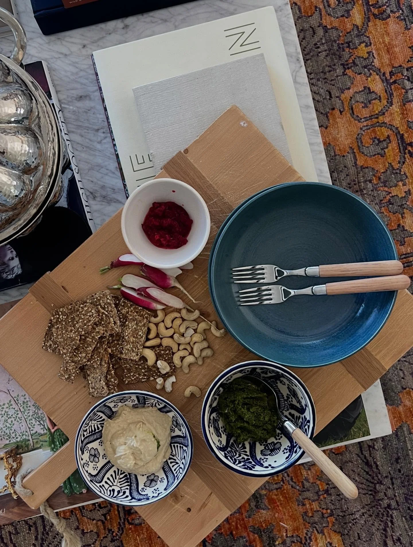 A designed lunch doesn&rsquo;t have to be formal, sometimes it&rsquo;s as easy as placing a beautiful board on the coffee table, grabbing some pillows, and enjoying a lounge lunch. This one was our day-after-Thanksgiving reset. #loungylunches #coffee