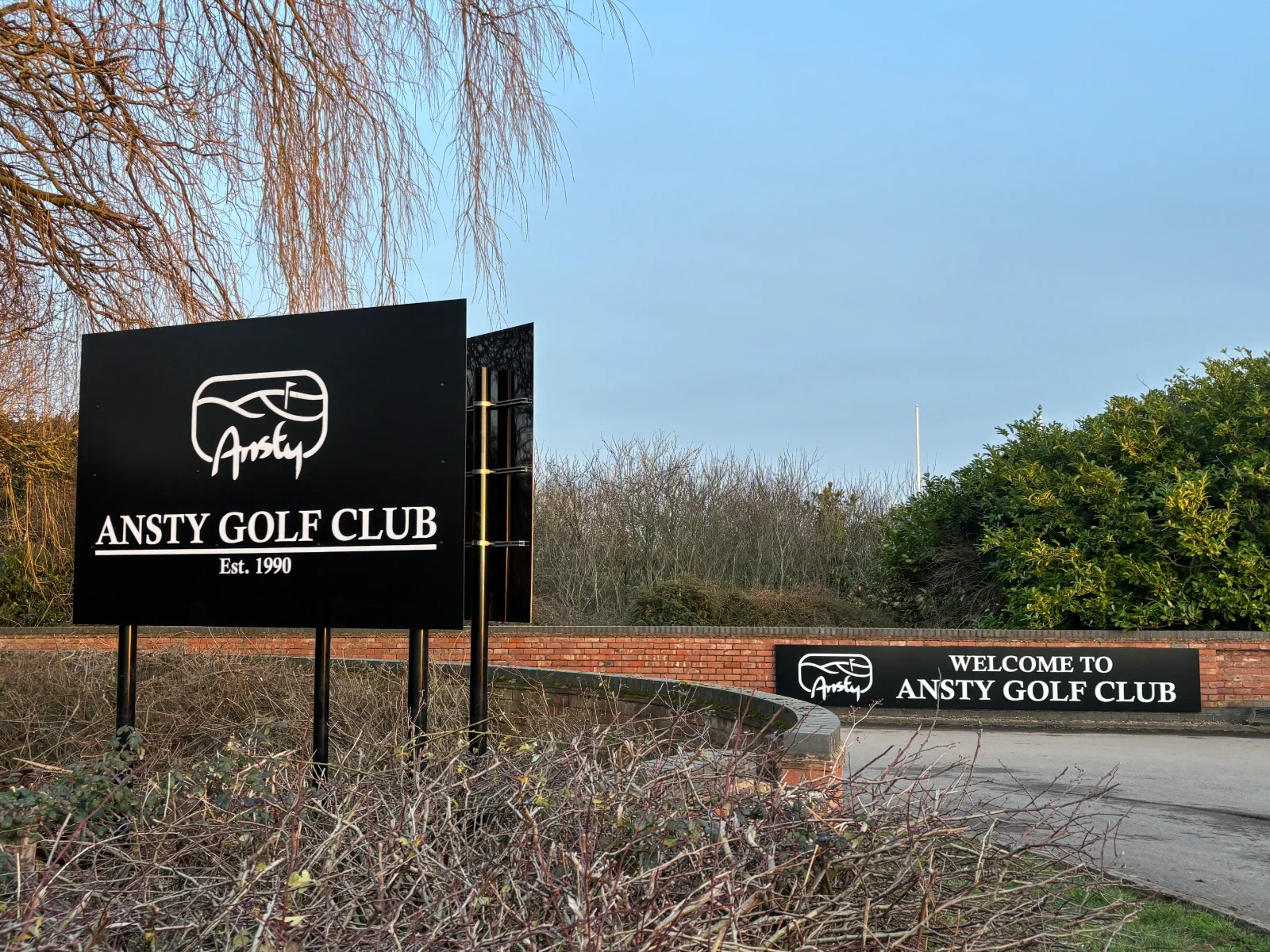 Large golf entrance signage installed in Warwickshire