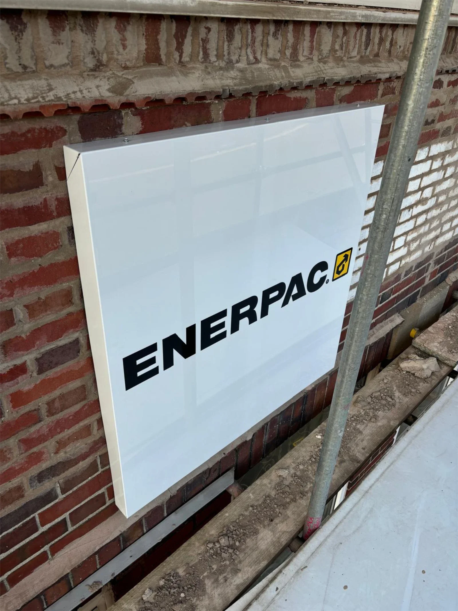 Square 3D sign with a white gloss face and company logo