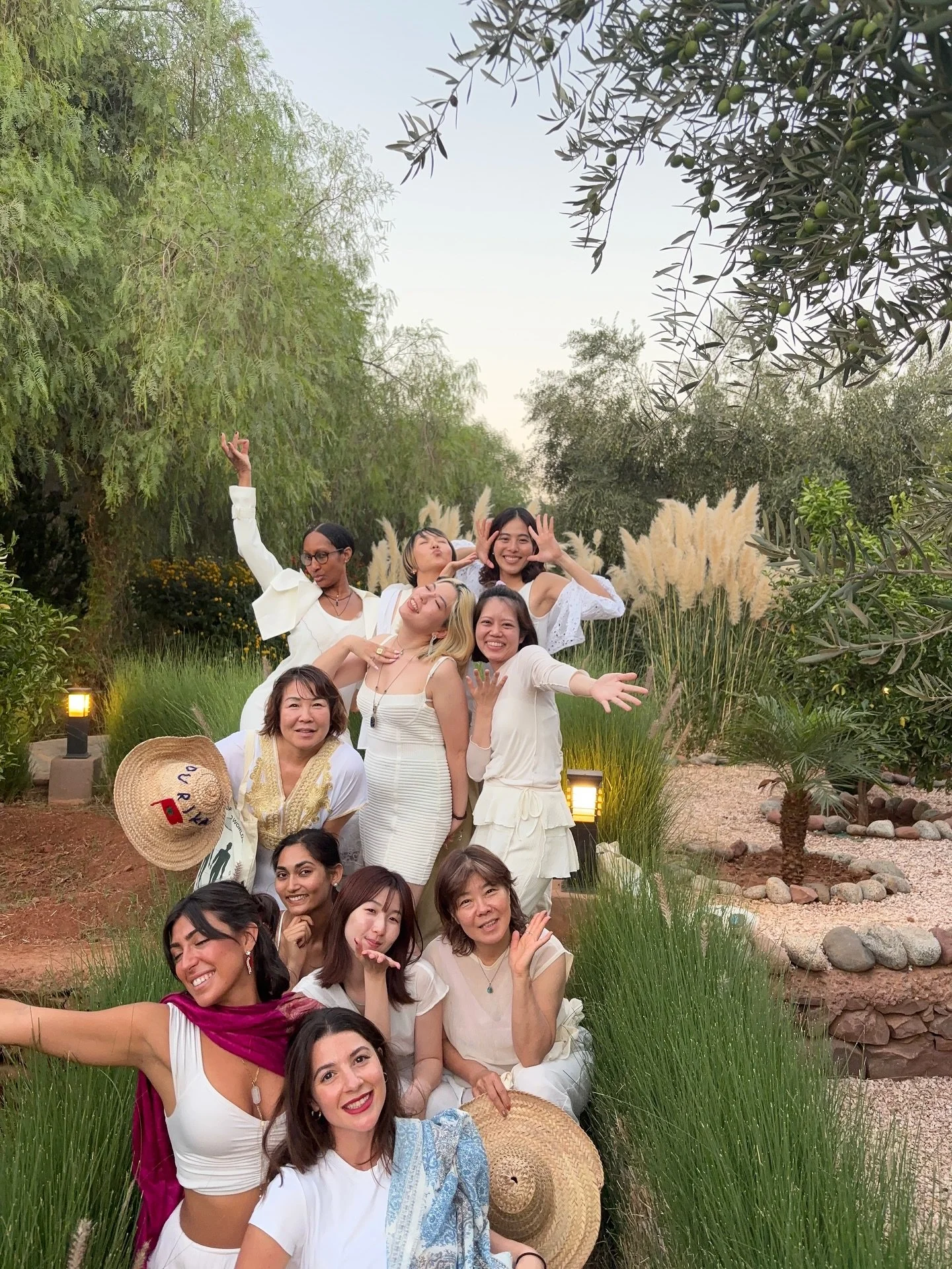 .

《🇲🇦モロッコリトリート🇲🇦》

魂が、さなぎから蝶へ育ち、羽ばたくまでのプロセスを体感させてもらいました🐛🦋

「海外のイベントに講師として呼ばれる」ってアファメーションを唱え始めた、ほんの翌週。 
まさかのタイミングで降ってきたのが、モロッコリトリートのお誘いでした💌

あの流れは、本当に&ldquo;できすぎ&rdquo;なくらいで、心が爆発しそうなくらい驚いてワクワクして&hellip;
 まるで、このアファメーションが私の口から出るずっと前から、全部が采配されてたん